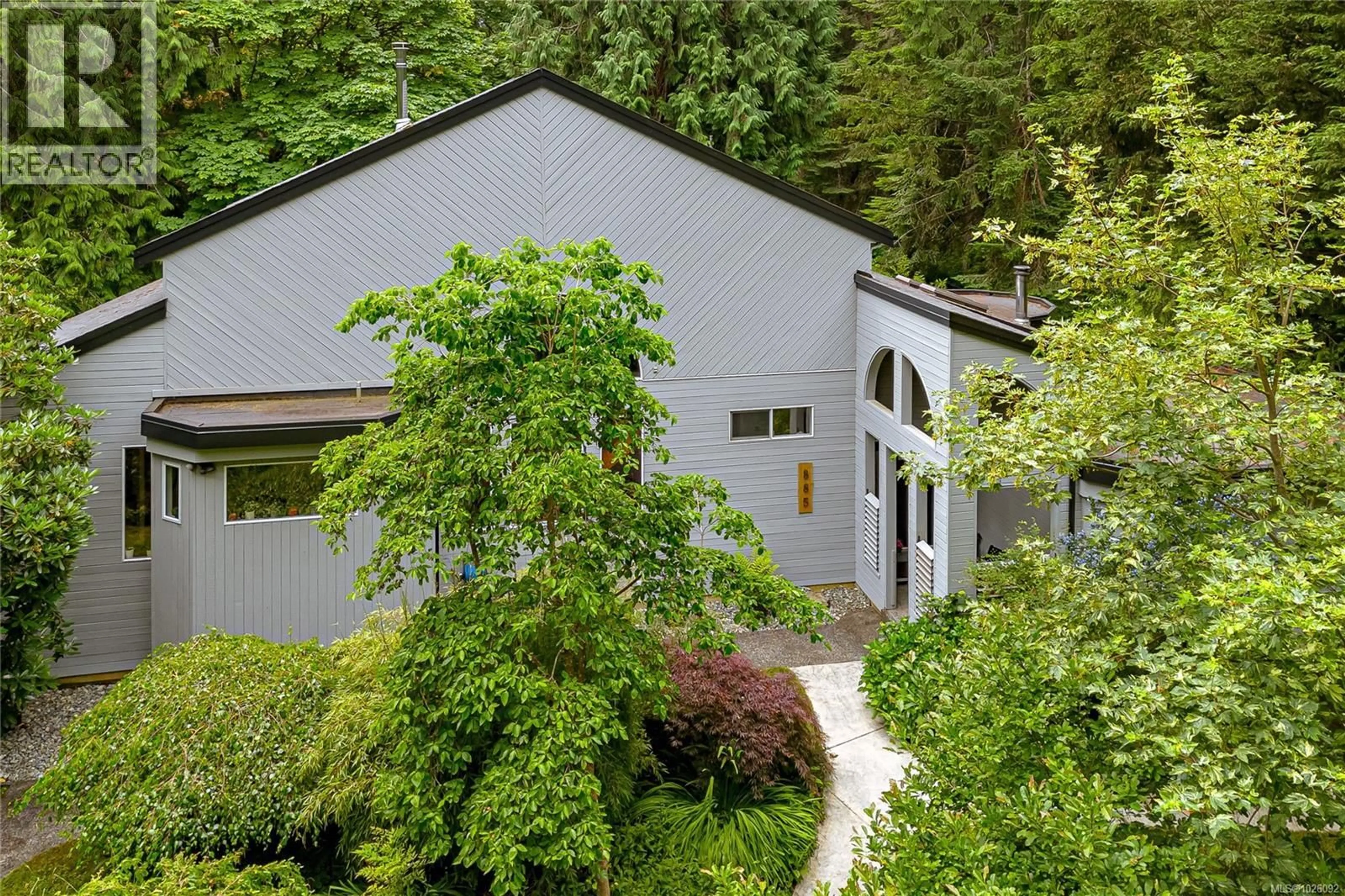 A pic from outside/outdoor area/front of a property/back of a property/a pic from drone, unknown for 885 FALKIRK AVENUE, North Saanich British Columbia V8L5G8