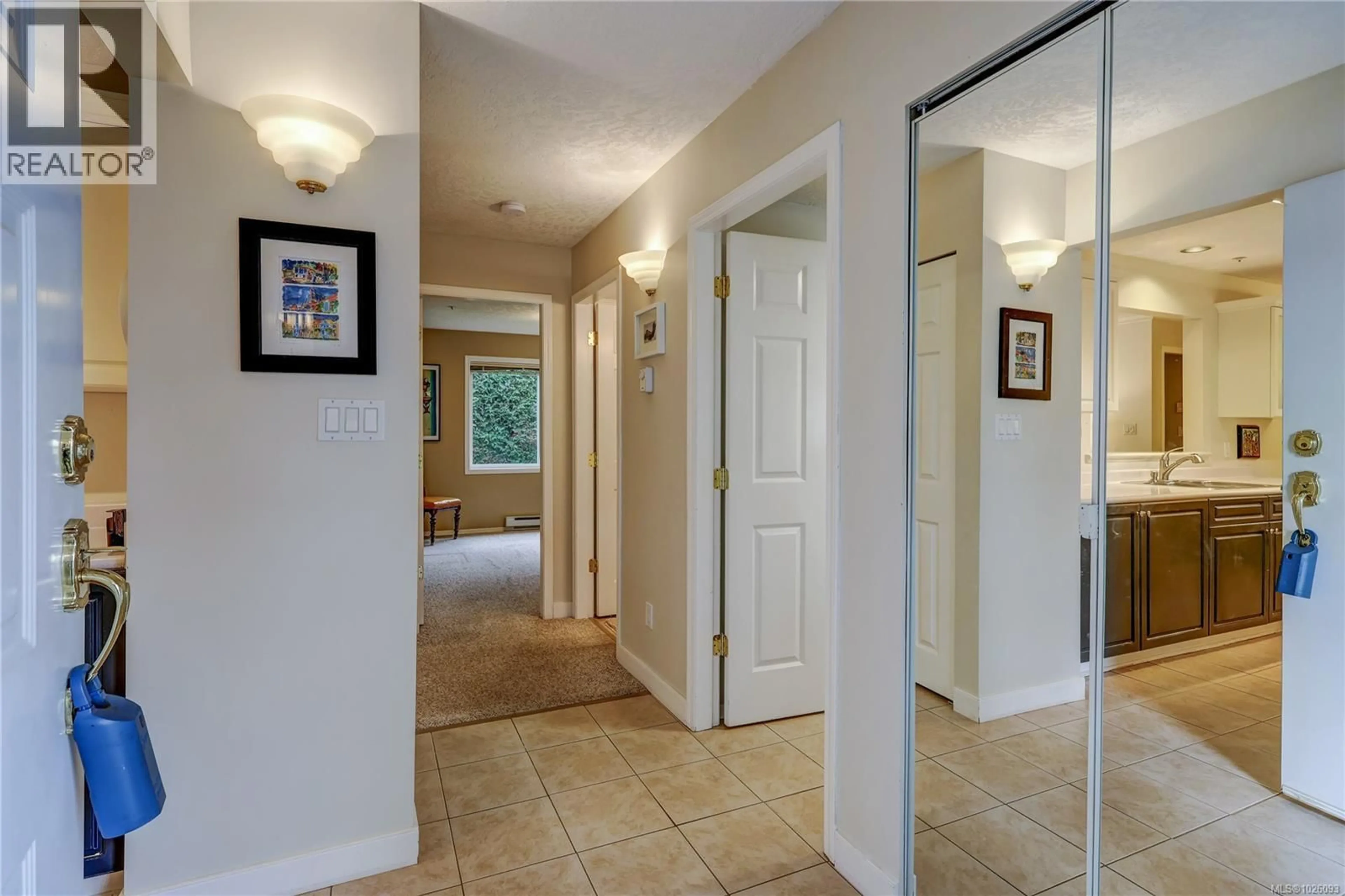 Indoor entryway for 10 - 571 BRADLEY STREET, Nanaimo British Columbia V9S1B9