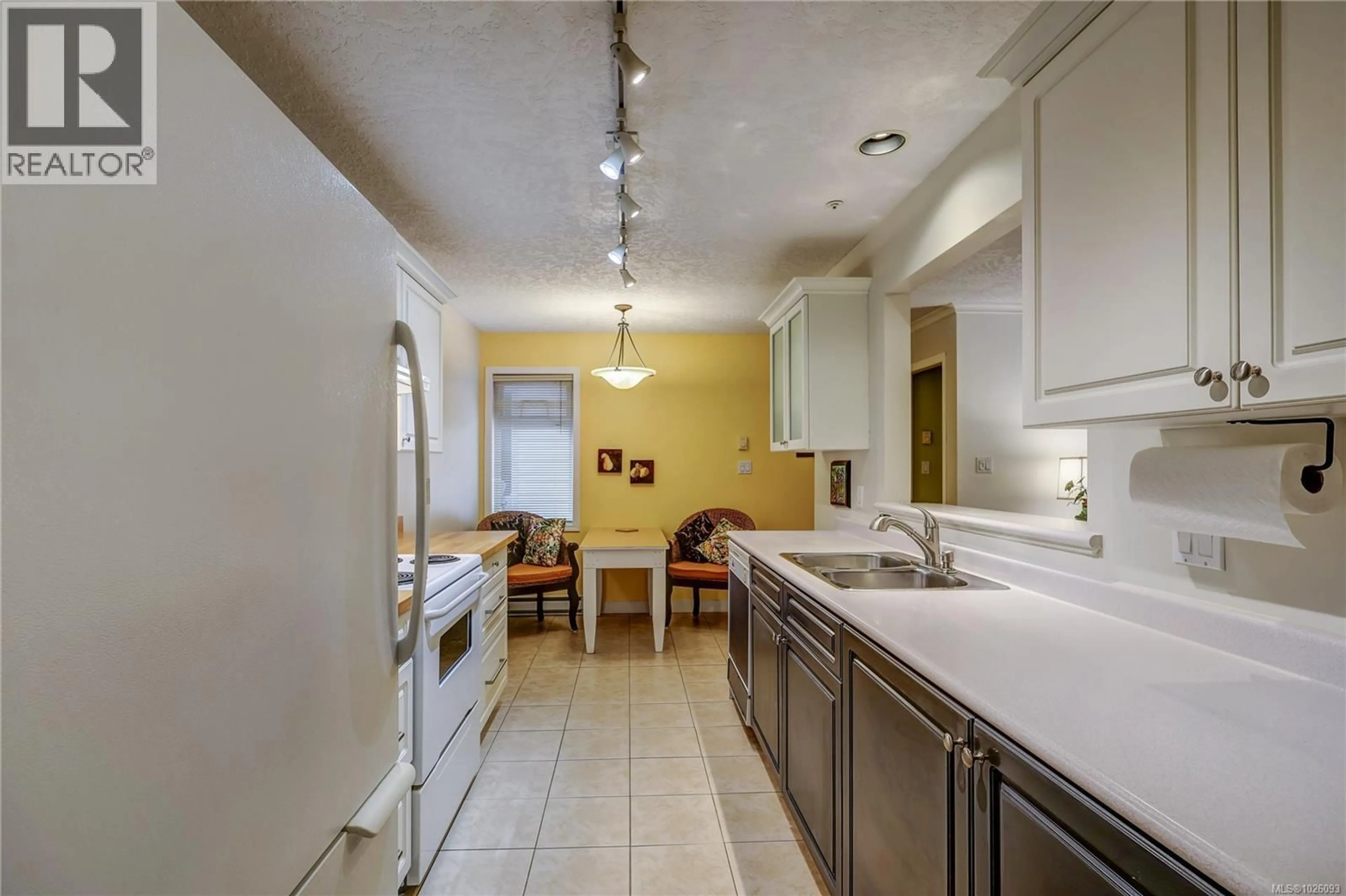 Unknown for 10 - 571 BRADLEY STREET, Nanaimo British Columbia V9S1B9