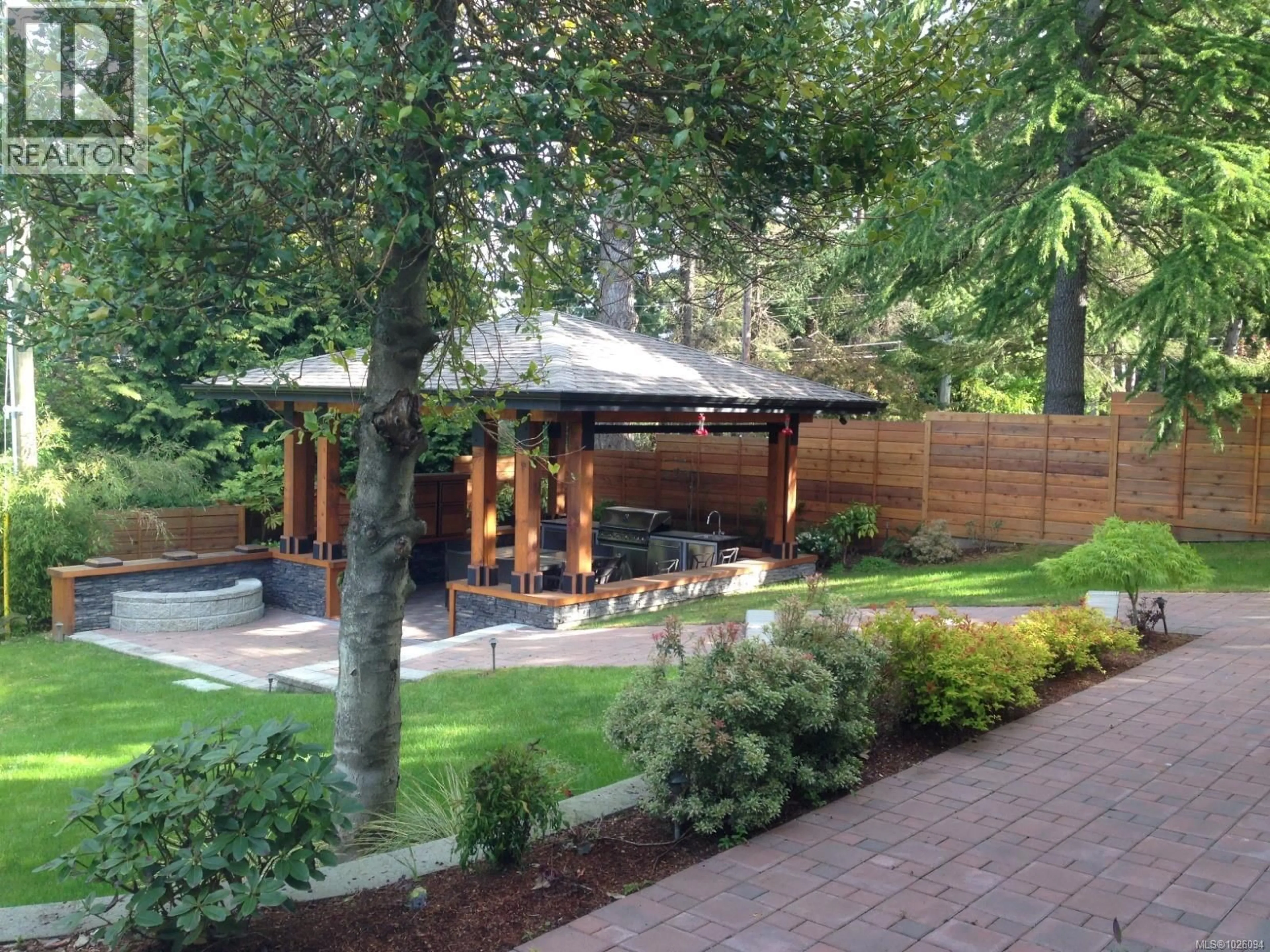 Patio, street for 1934 SAN JUAN AVENUE, Saanich British Columbia V8N2J4