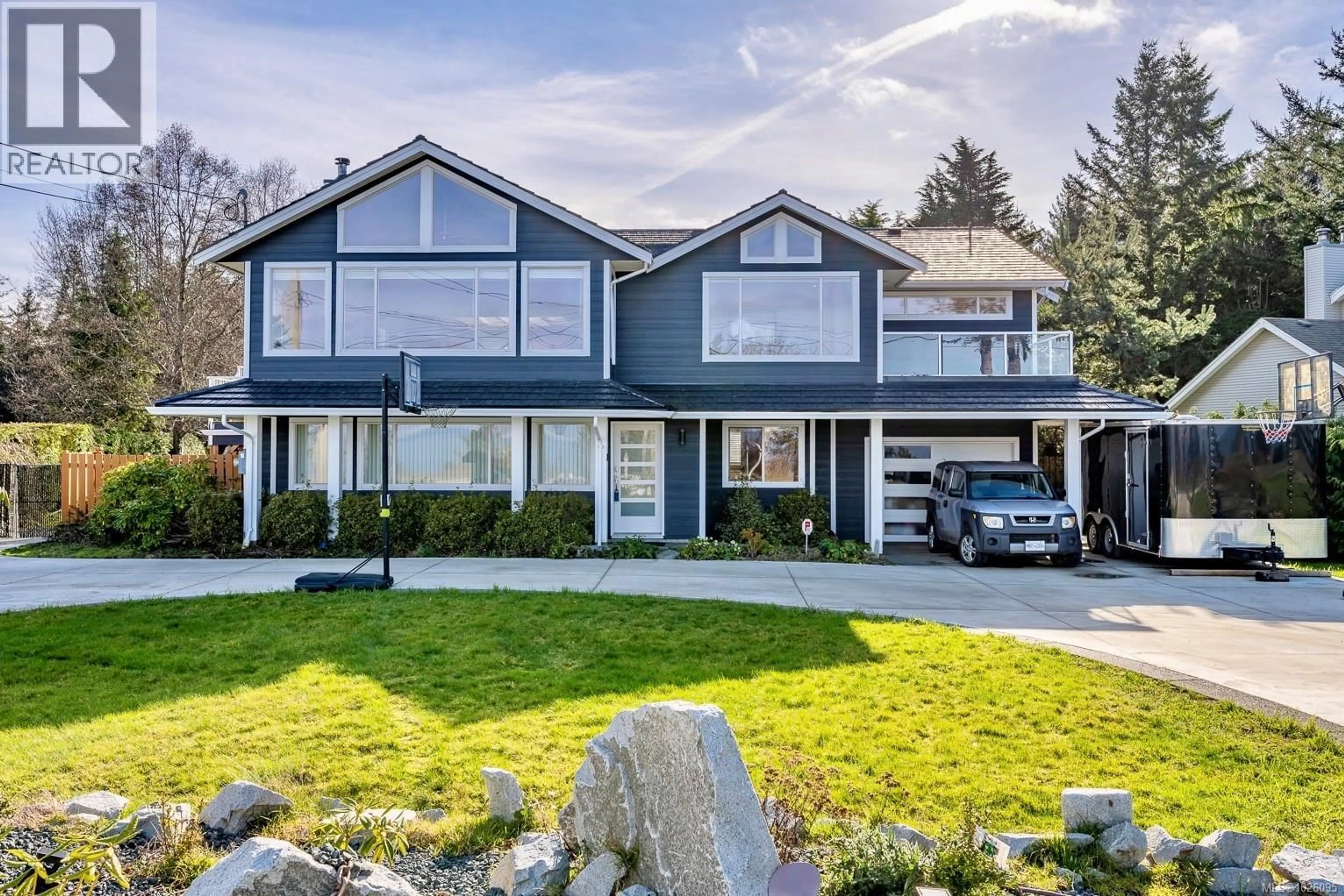 Home with vinyl exterior material, street for 321 WIRELESS ROAD, Comox British Columbia V9M3T6