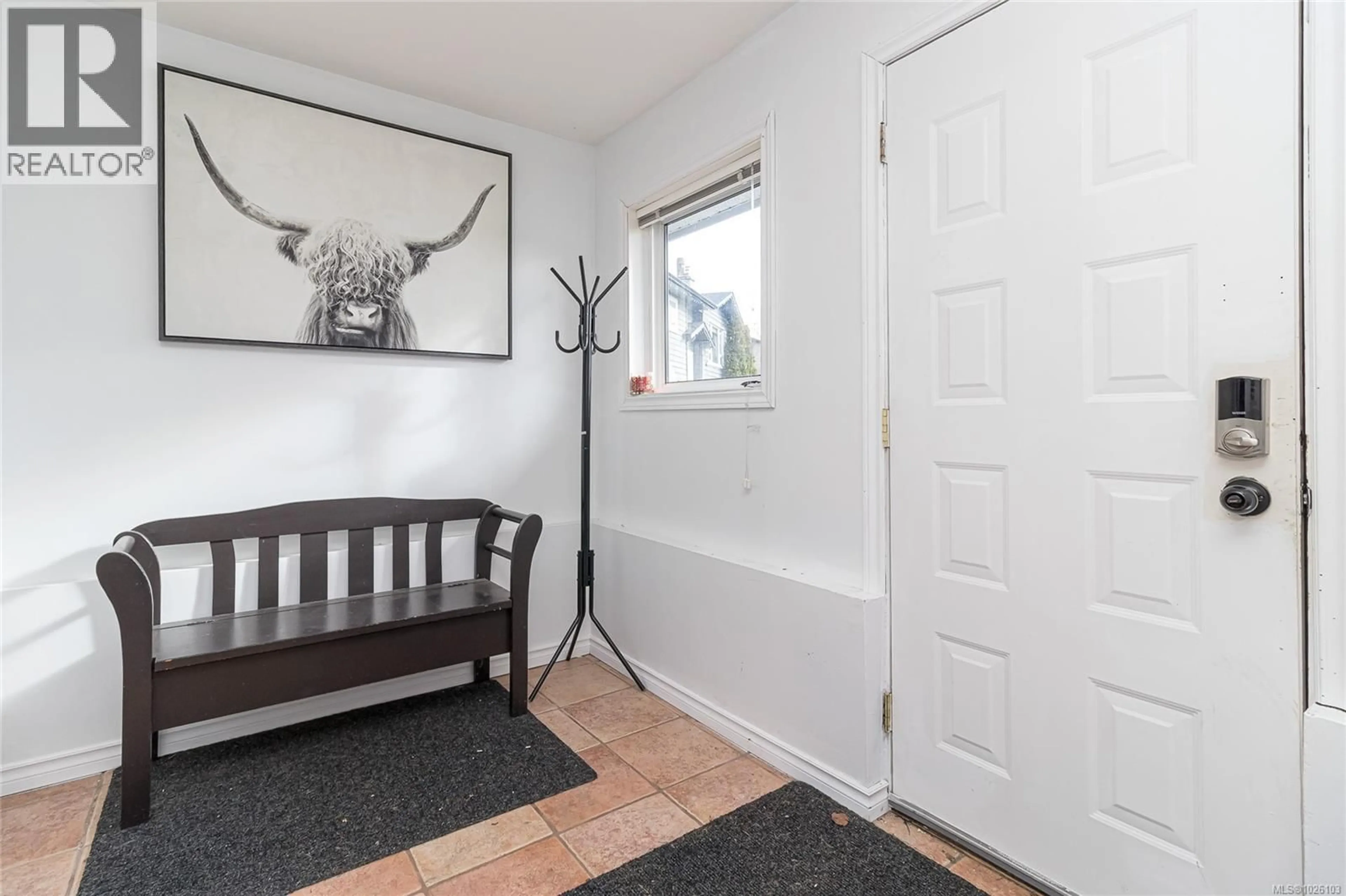 Indoor entryway for 2218 MAGNOLIA PLACE, Sidney British Columbia V8L4C9