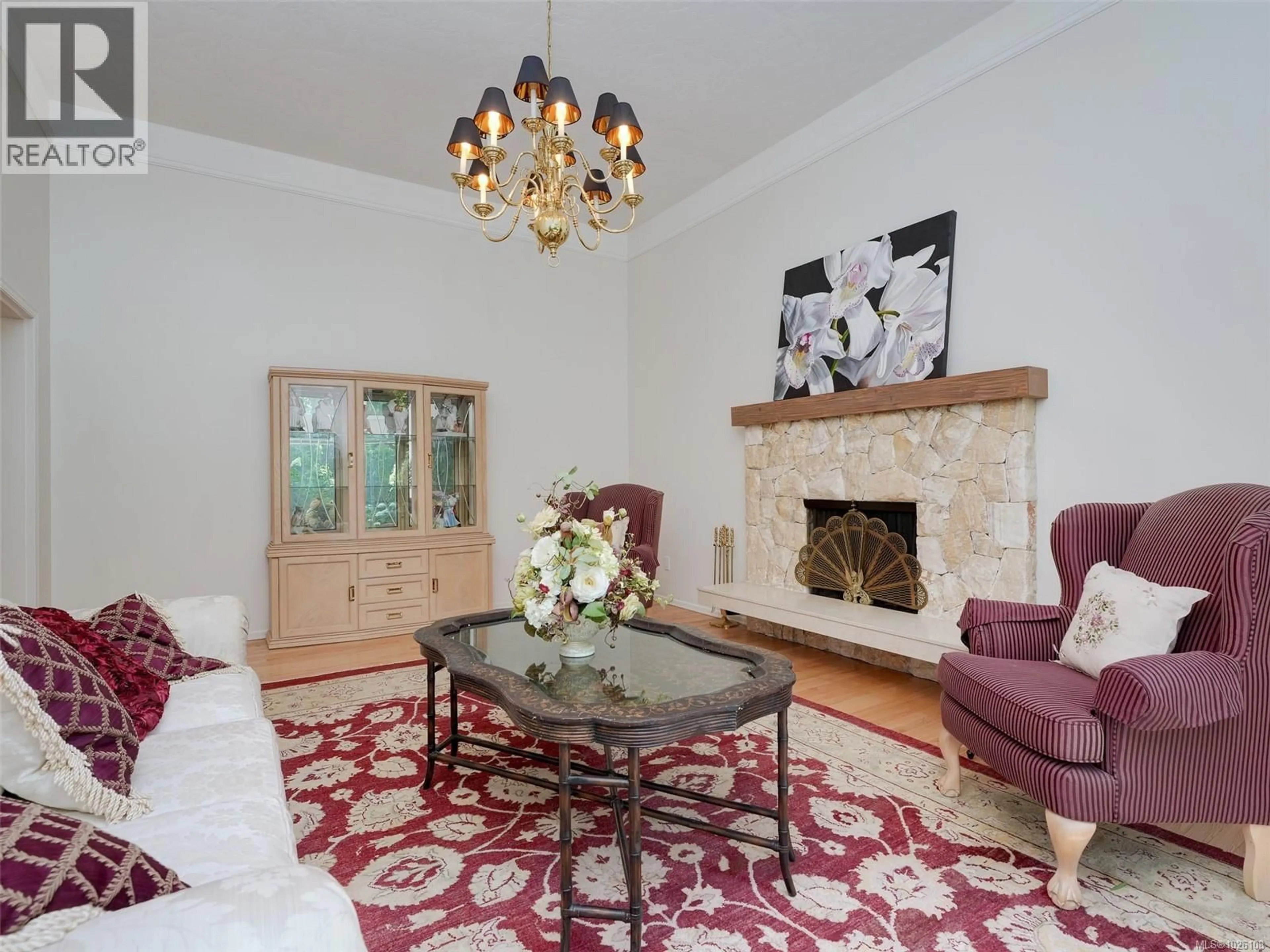 Living room with furniture, unknown for 4860 EXCELSIOR ROAD, Saanich British Columbia V9E2E5