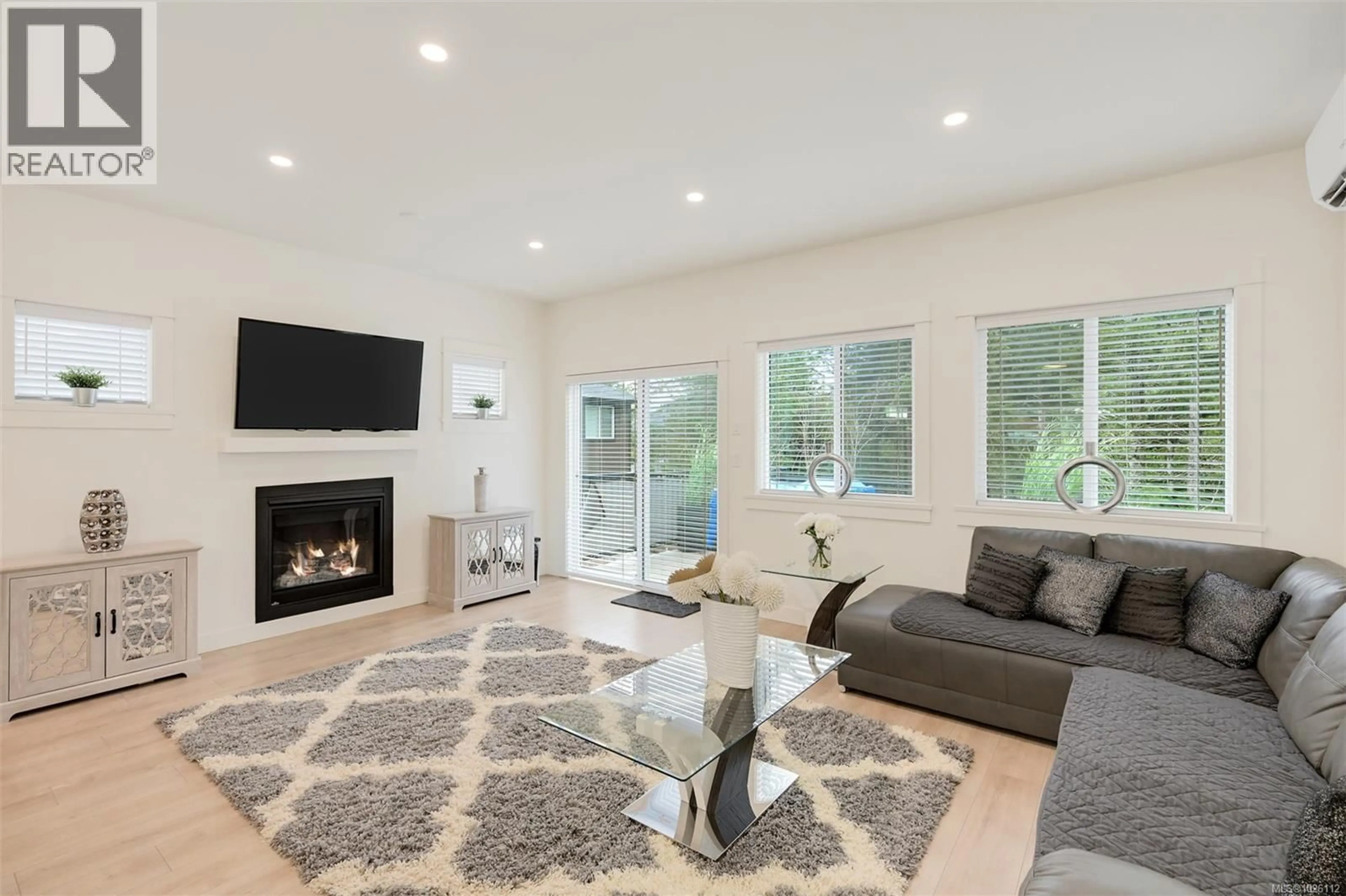 Living room with furniture, unknown for 813 TOMACK LOOP, Langford British Columbia V9C0R3