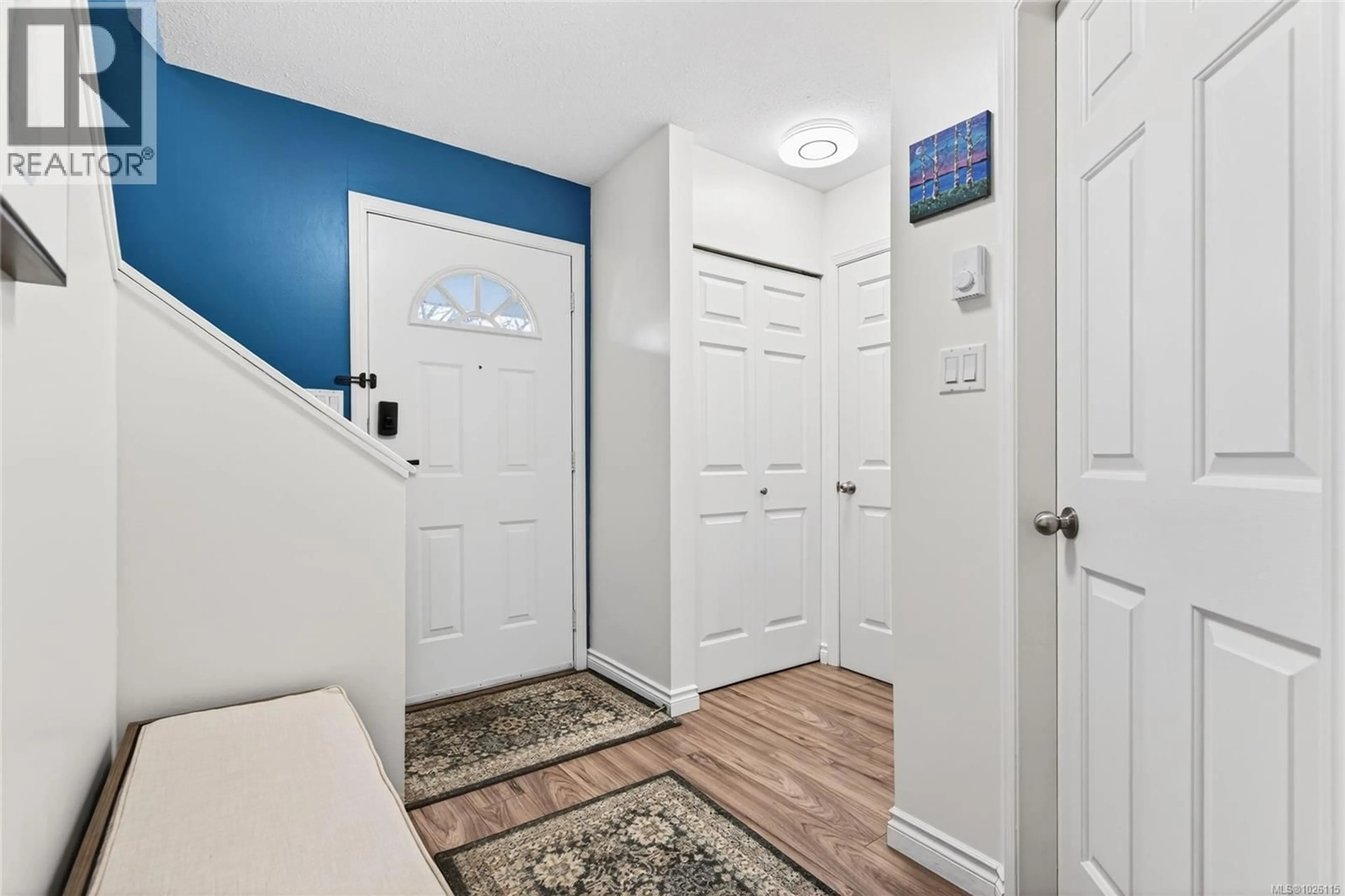 Indoor entryway for 8 - 2200 MANOR DRIVE, Comox British Columbia V9M1C5