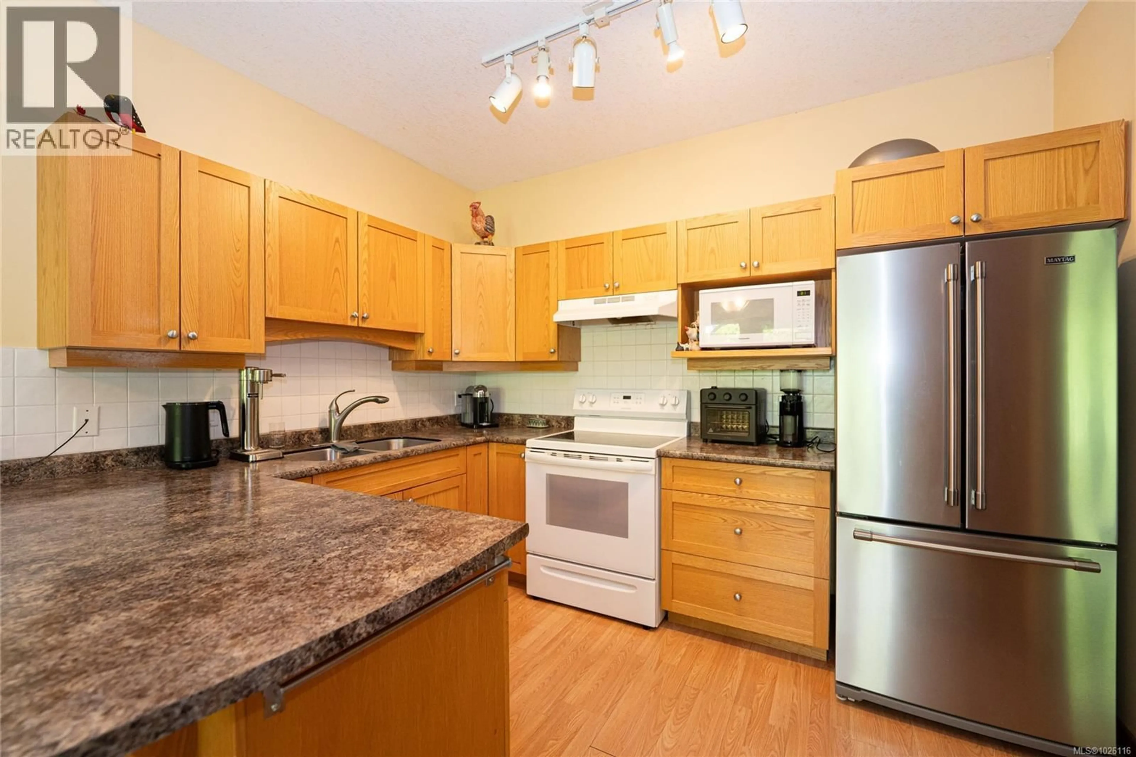 Standard kitchen, unknown for 9 - 133 CORBETT ROAD, Salt Spring British Columbia V8K2W6
