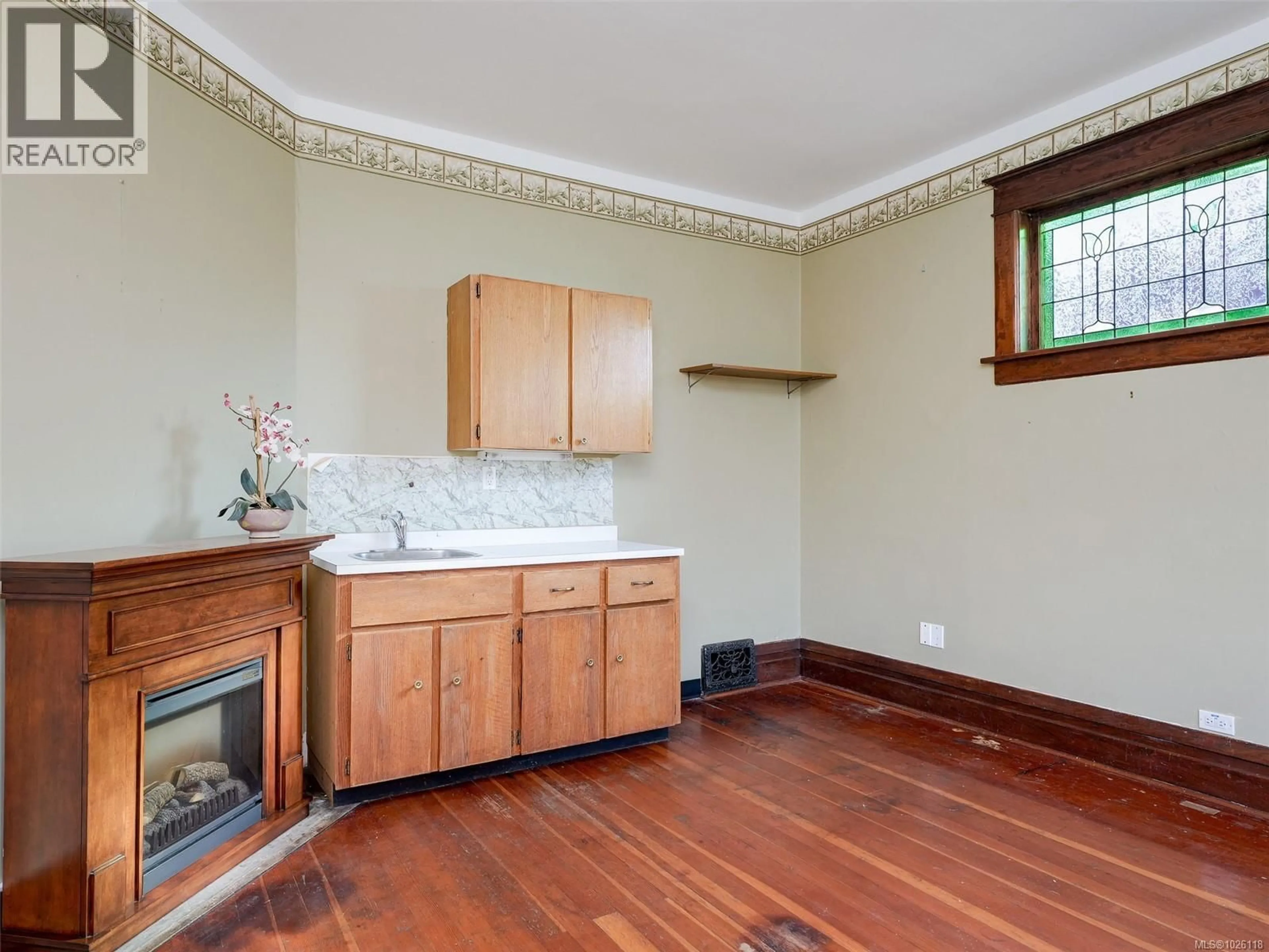 A pic of a room for 1250 FAIRFIELD ROAD, Victoria British Columbia V8V3B5