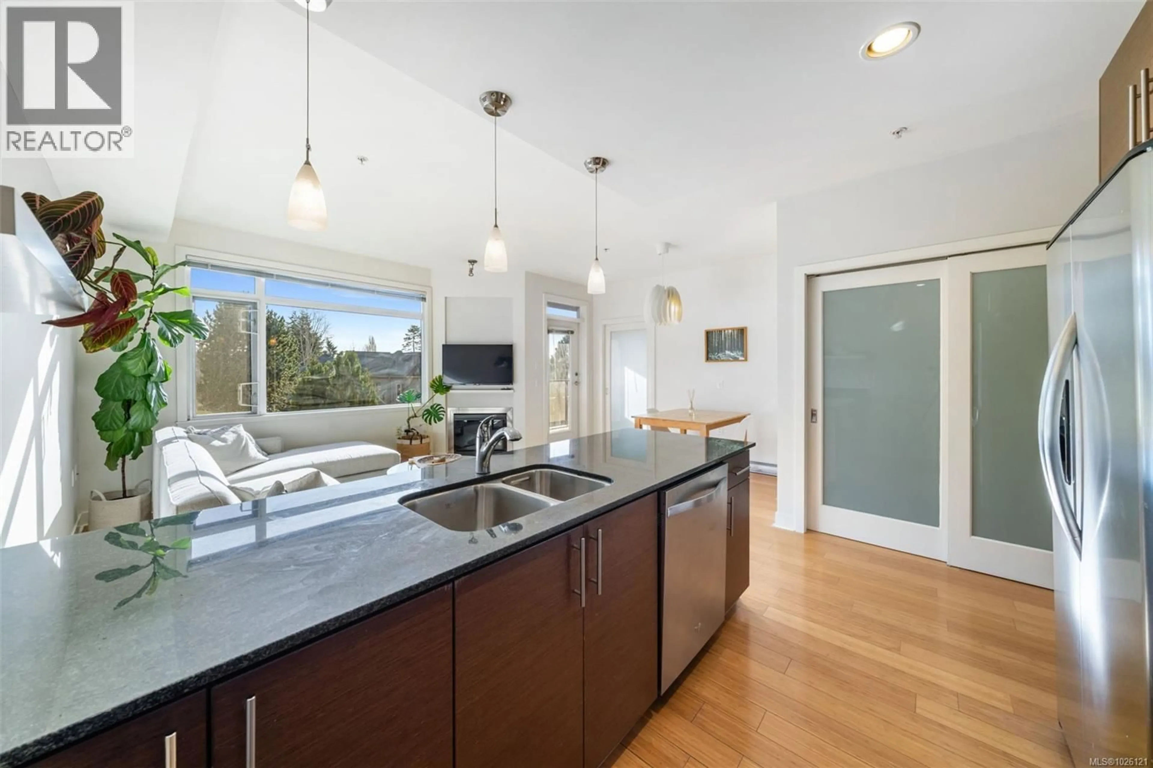 Open concept kitchen, unknown for 303 - 3614 RICHMOND ROAD, Saanich British Columbia V8P4R5