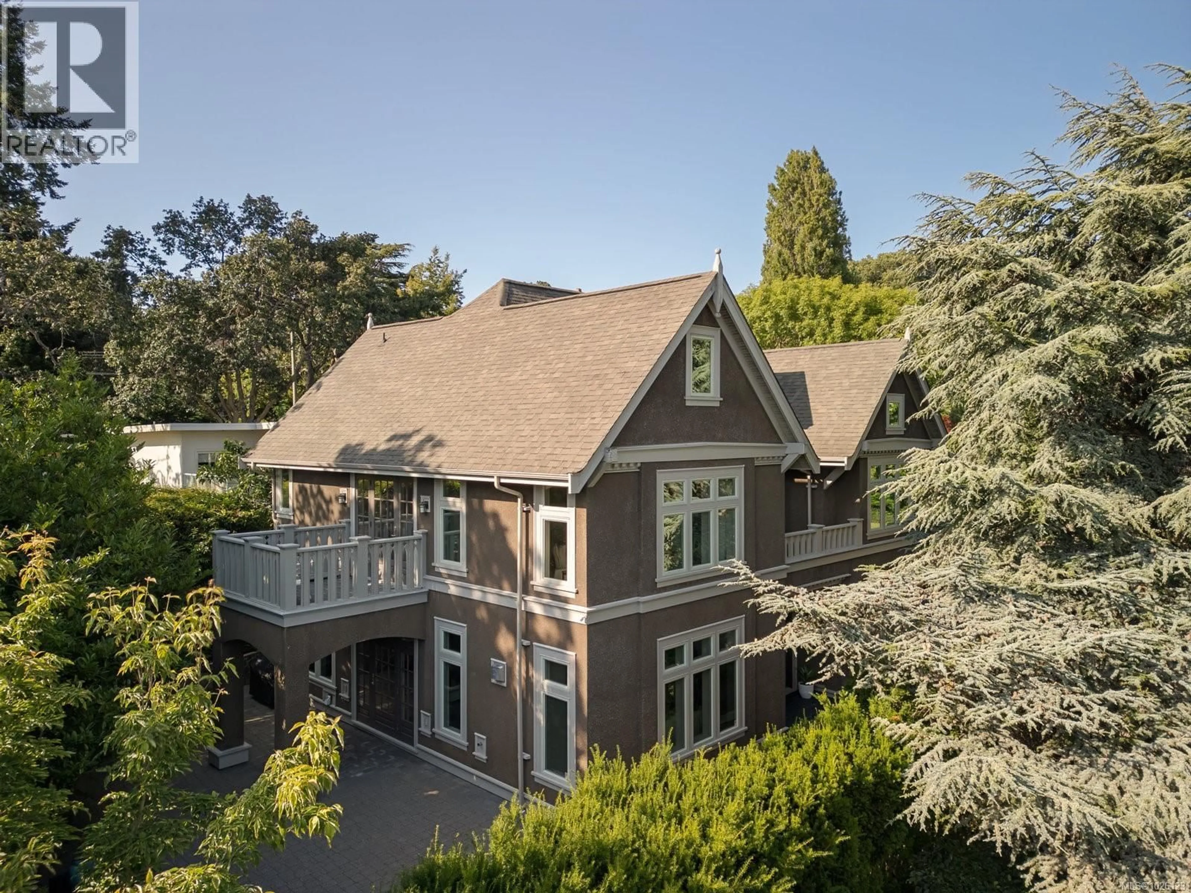 A pic from outside/outdoor area/front of a property/back of a property/a pic from drone, unknown for 1568 MONTGOMERY AVENUE, Victoria British Columbia V8S1T6