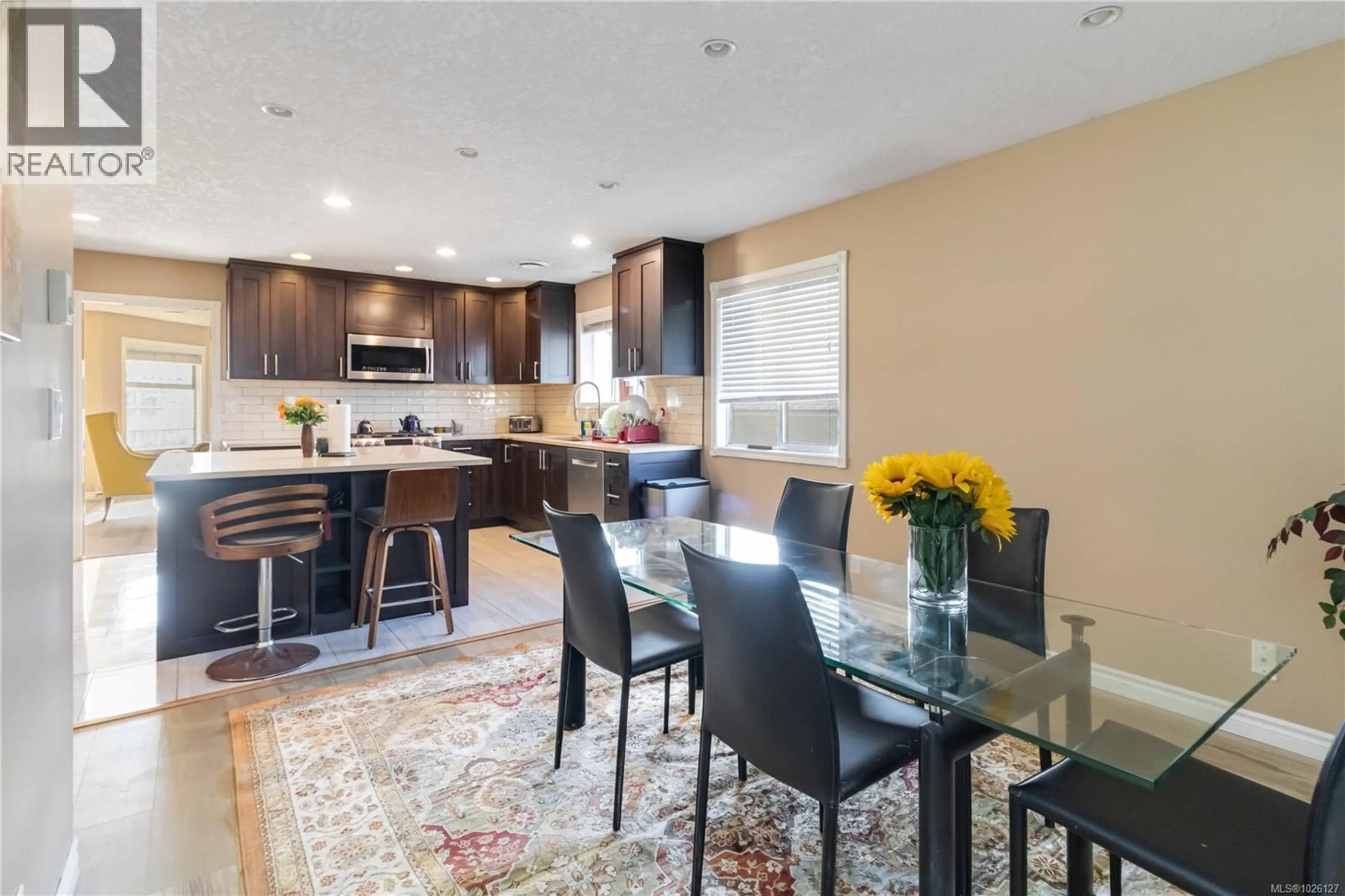 Open concept kitchen, unknown for 886 LODI AVENUE, Saanich British Columbia V8Z6R2