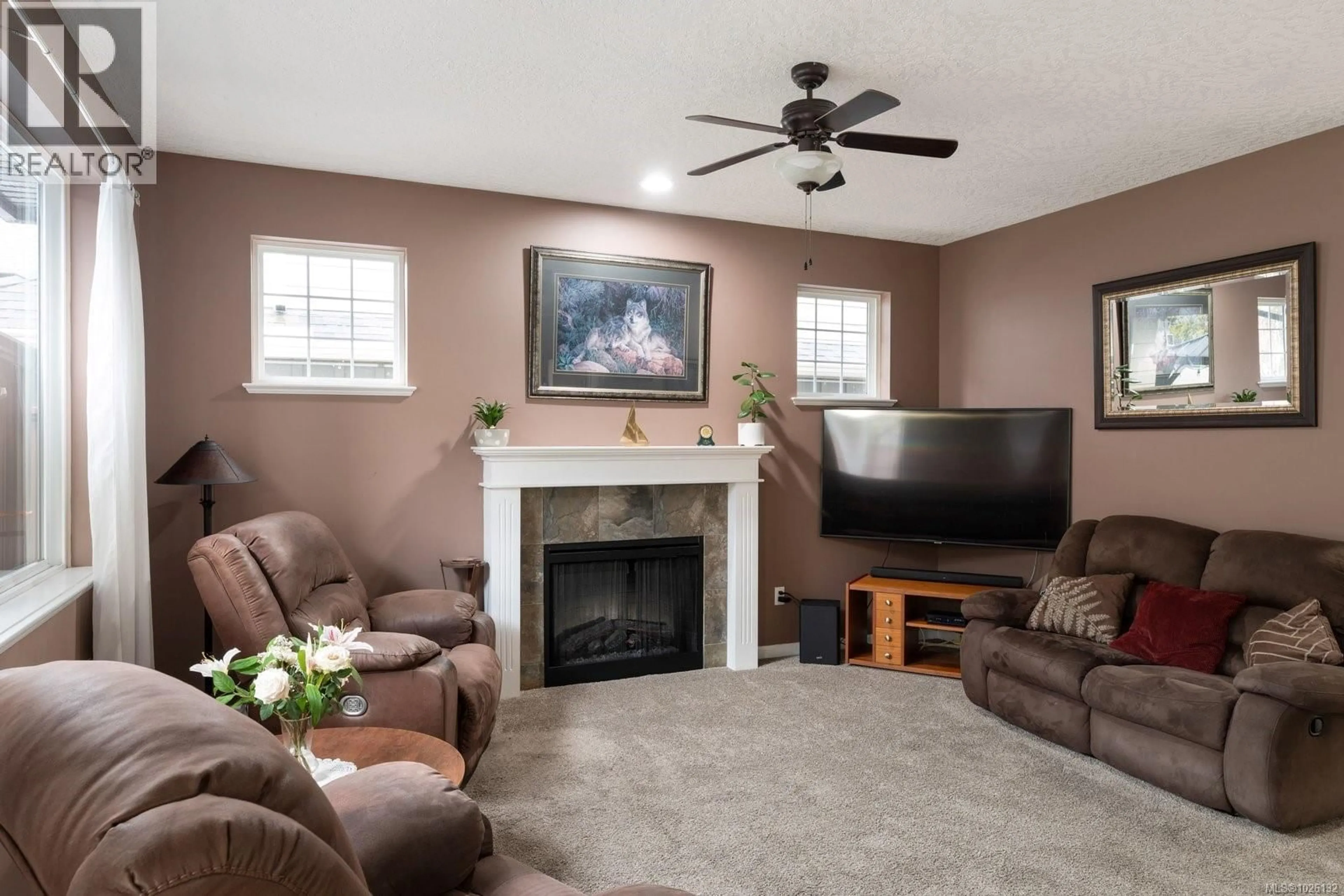 Living room with furniture, unknown for 870 ARNCOTE PLACE, Langford British Columbia V9B6Y1