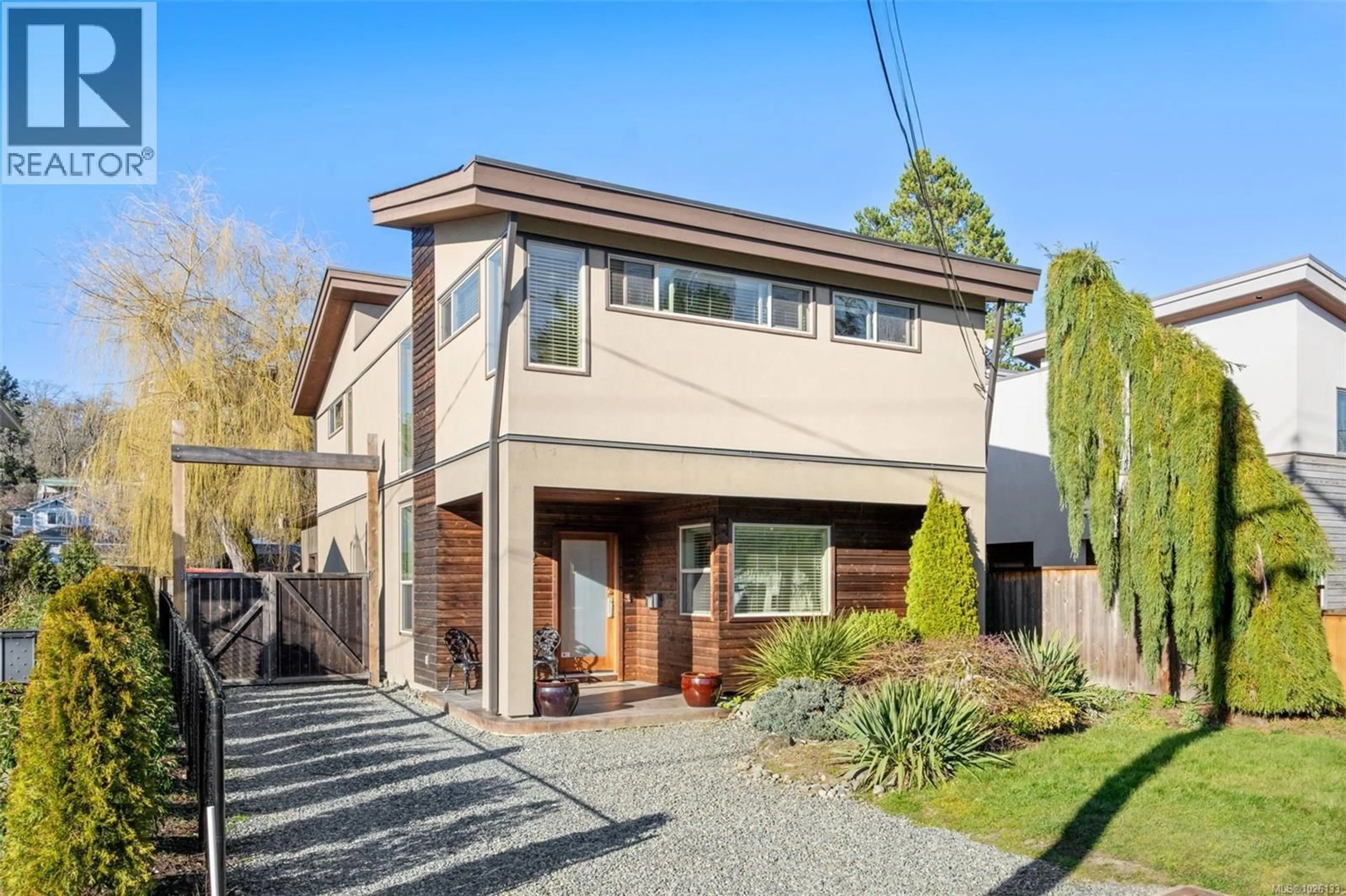 Home with brick exterior material, street for 842 CANTERBURY ROAD, Saanich British Columbia V8X3E6