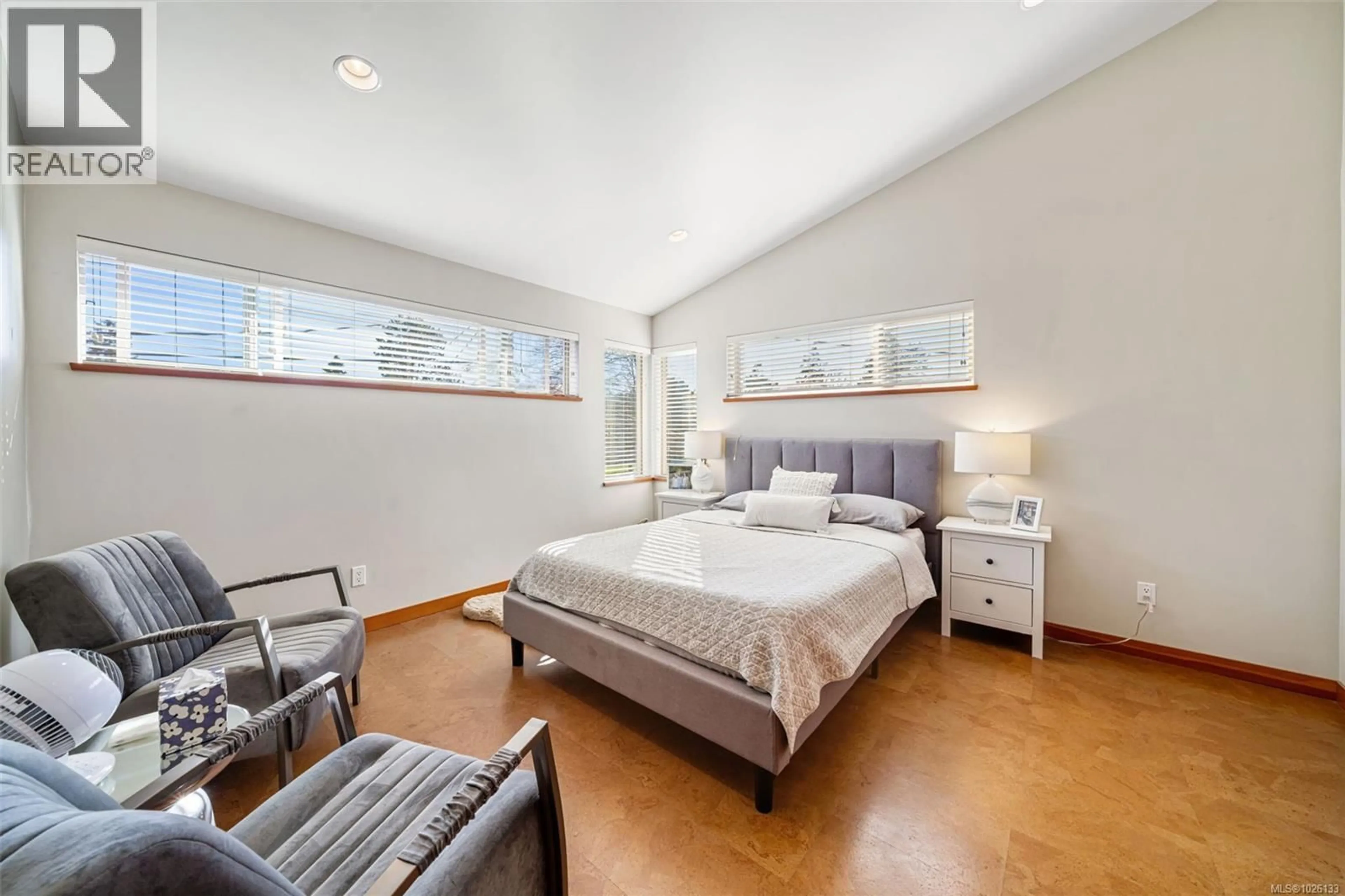 Bedroom with bed, unknown for 842 CANTERBURY ROAD, Saanich British Columbia V8X3E6