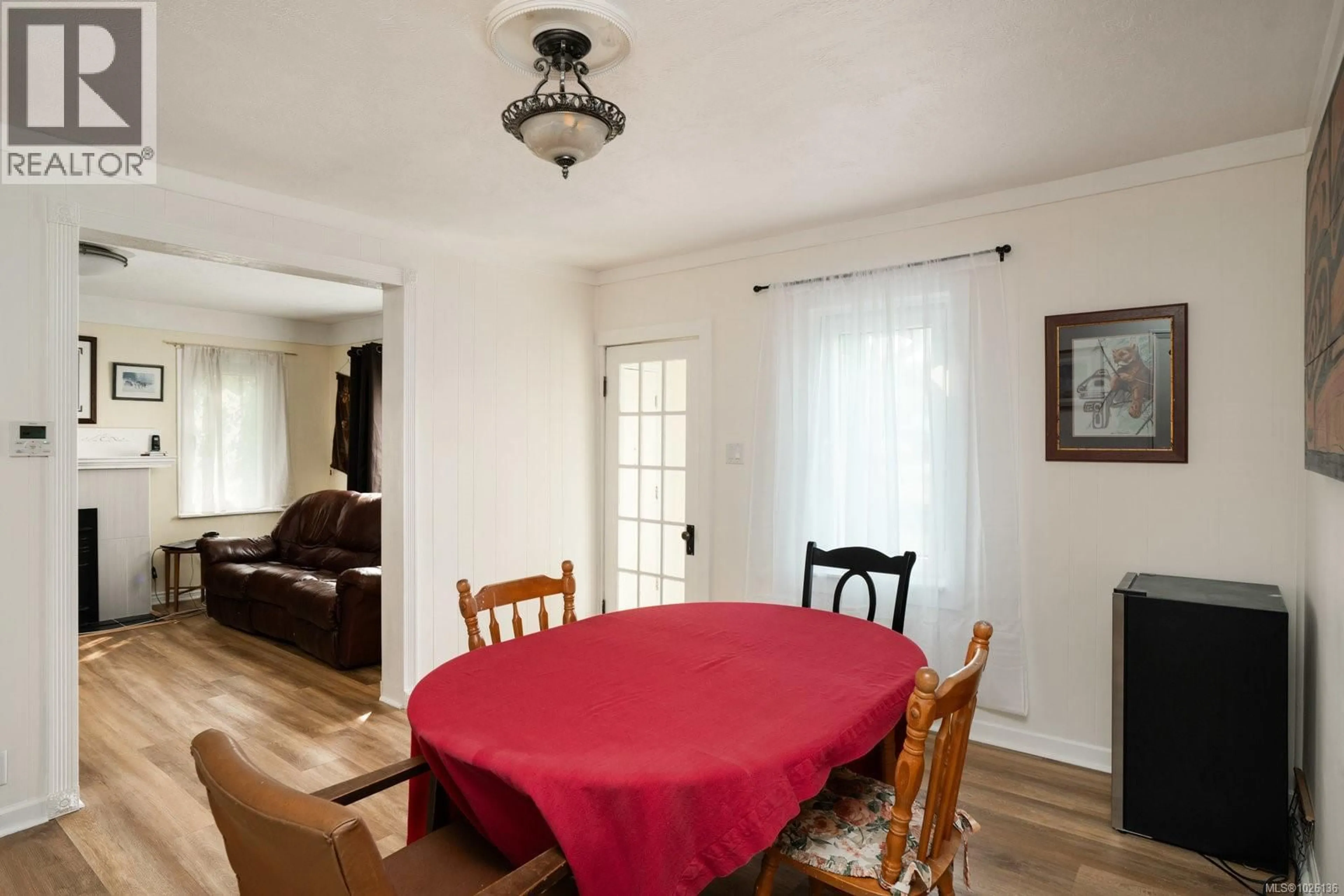 Dining room, wood/laminate floor for 1256 WALNUT STREET, Victoria British Columbia V8T1N6