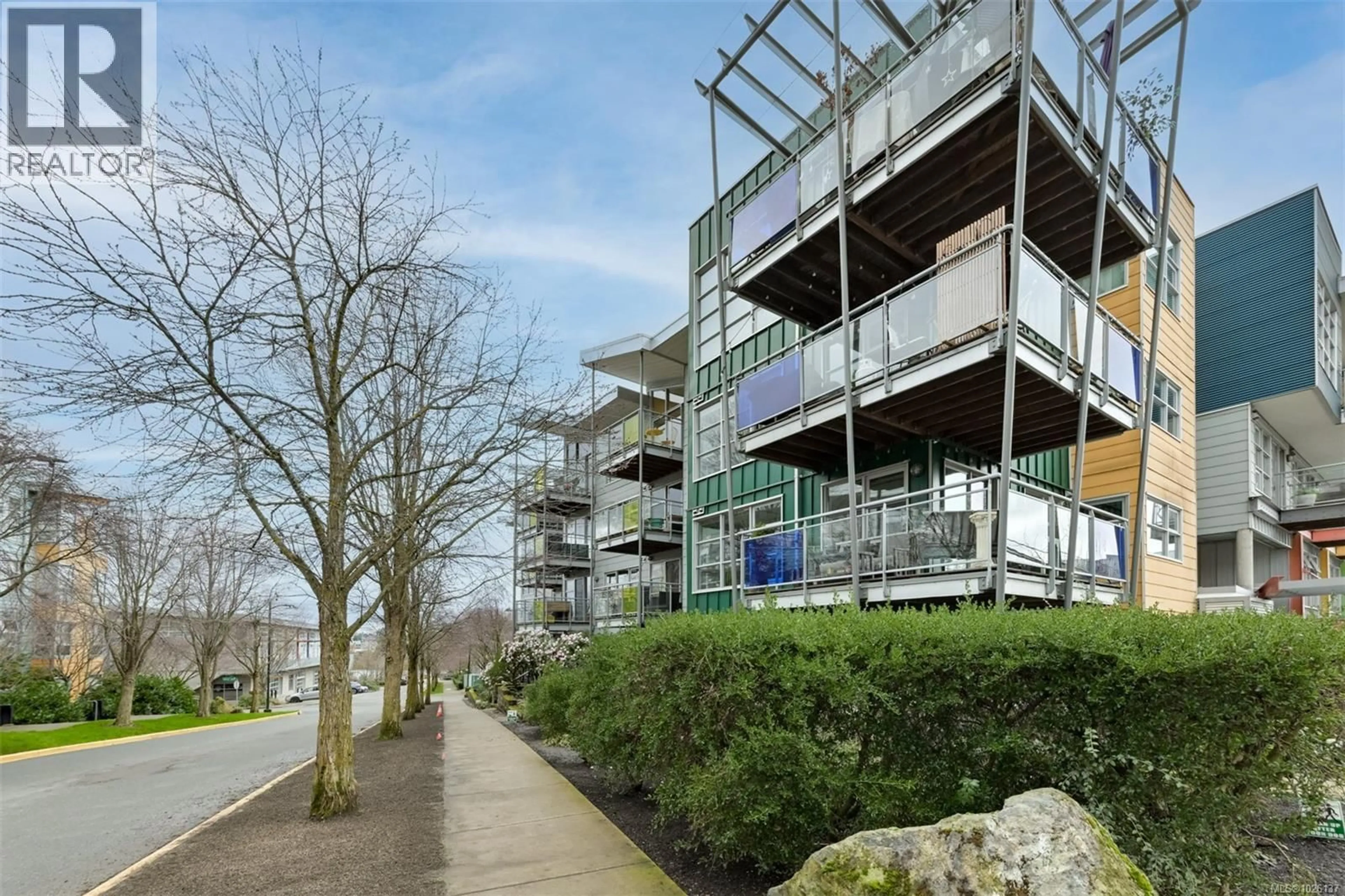 Patio, building for 402 - 797 TYEE ROAD, Victoria British Columbia V9A7R4