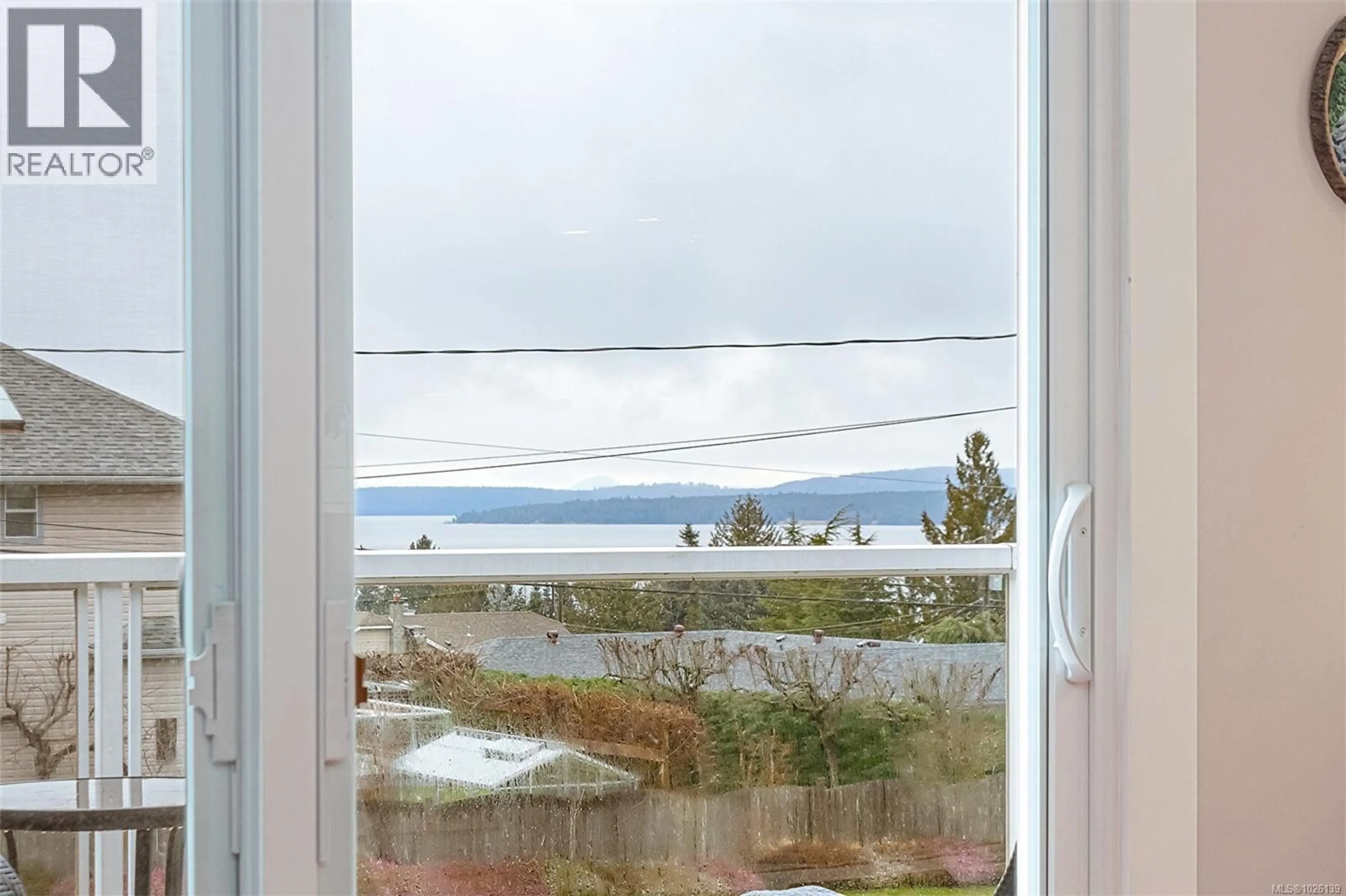 Balcony in the apartment, water/lake/river/ocean view for 3722 CLIFCOE ROAD, Saltair British Columbia V9G2B4