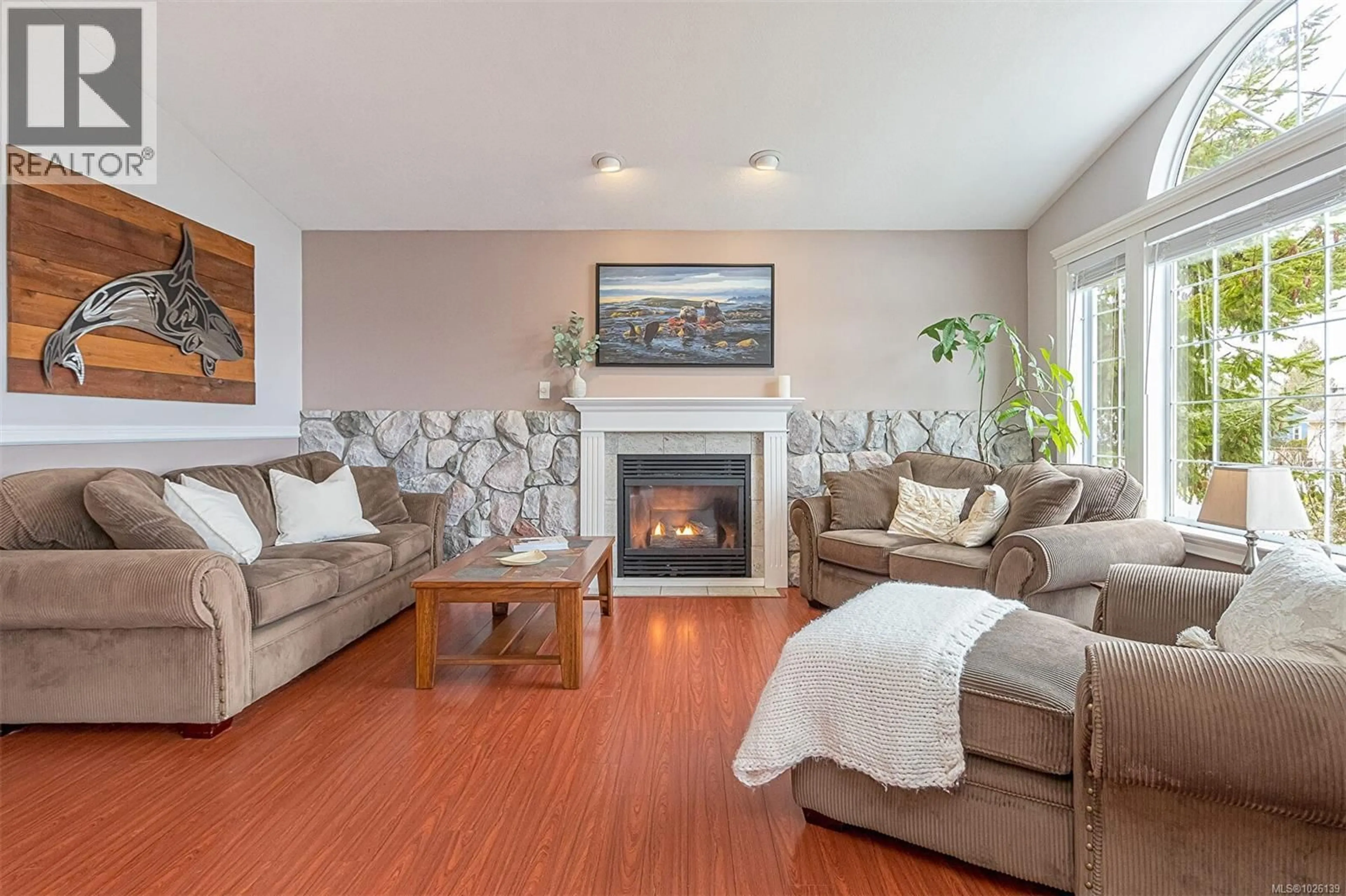 Living room with furniture, wood/laminate floor for 3722 CLIFCOE ROAD, Saltair British Columbia V9G2B4