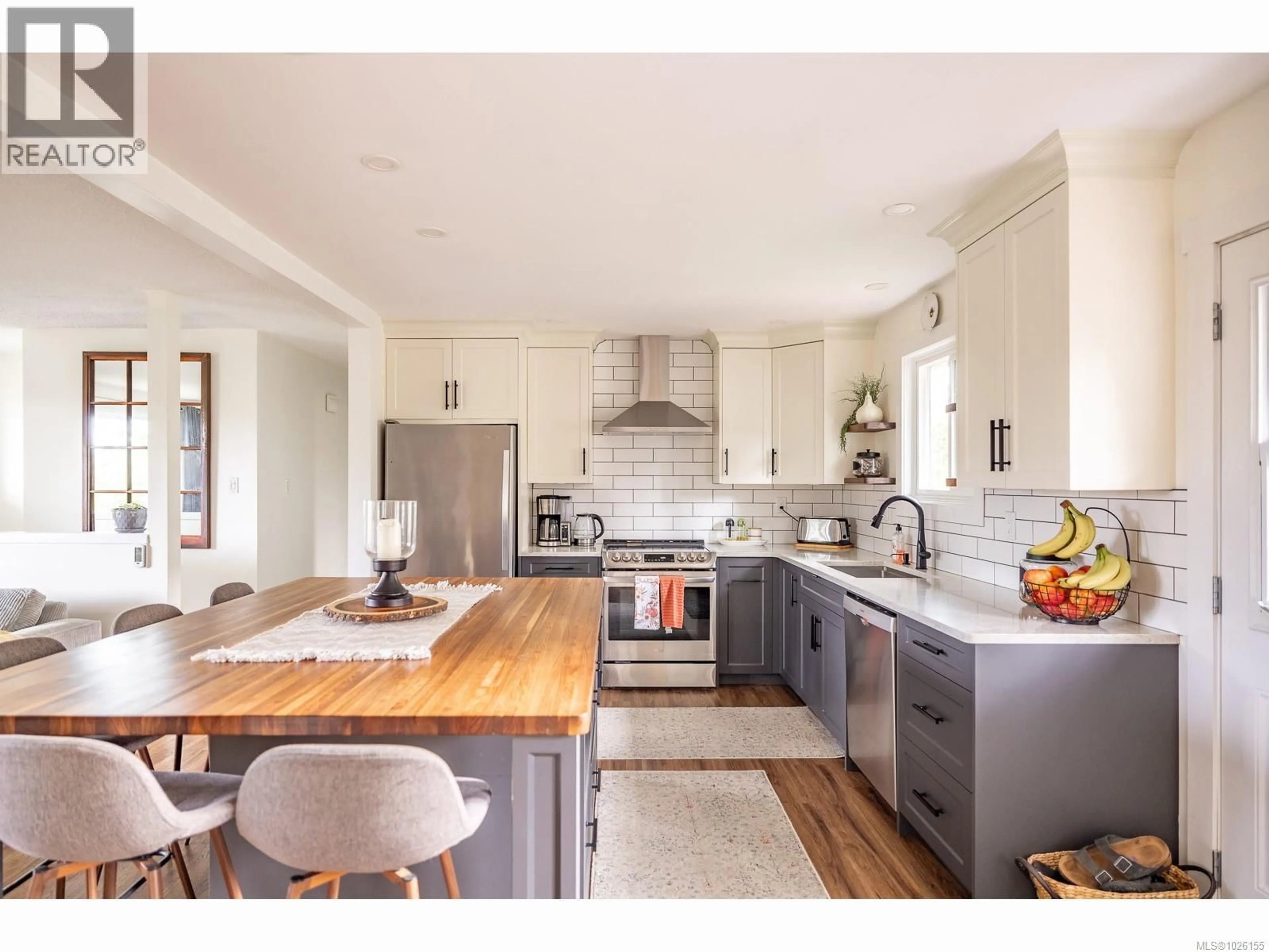 Open concept kitchen, unknown for 7485 FERNMAR ROAD, Lantzville British Columbia V0R2H0