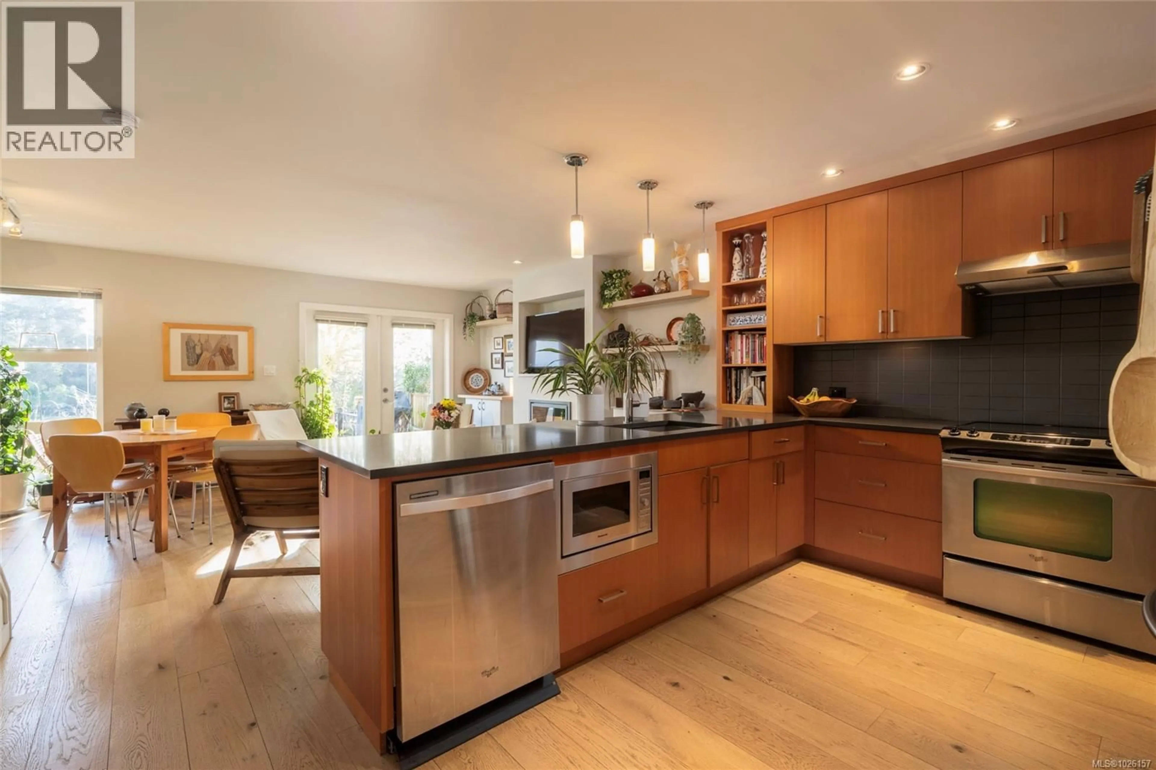 Open concept kitchen, wood/laminate floor for 17 - 785 CENTRAL SPUR ROAD, Victoria British Columbia V9A7S1