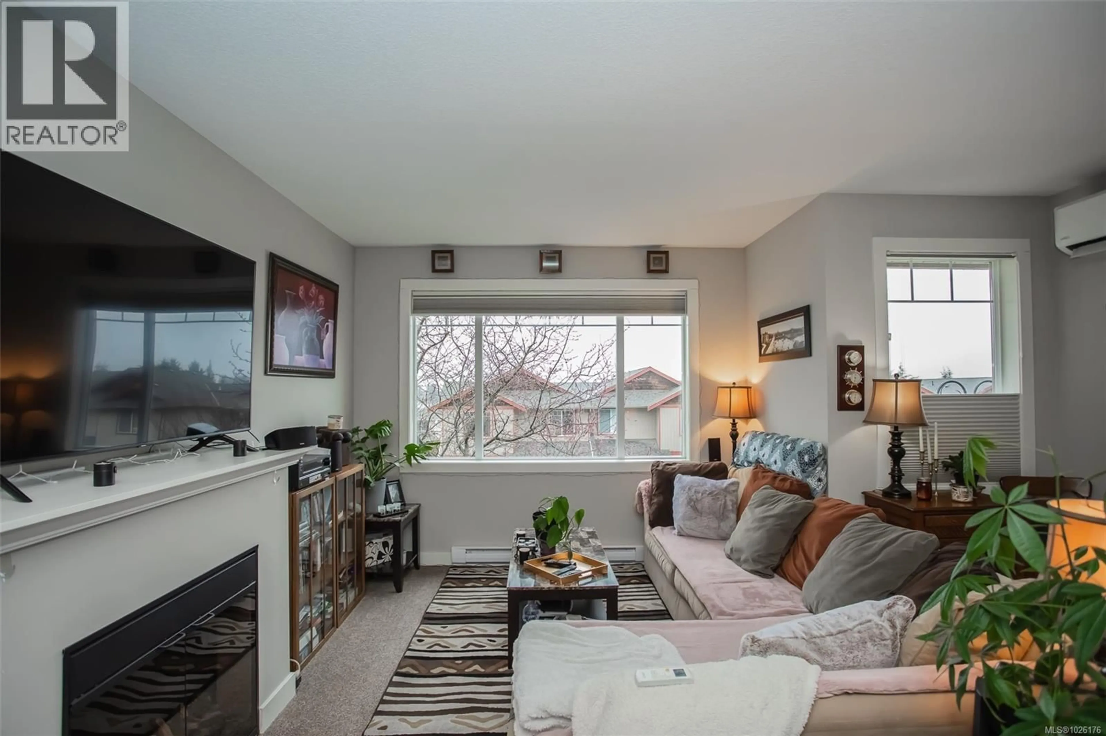 Living room with furniture, unknown for 6033 LEAH LANE, Nanaimo British Columbia V9V1W7