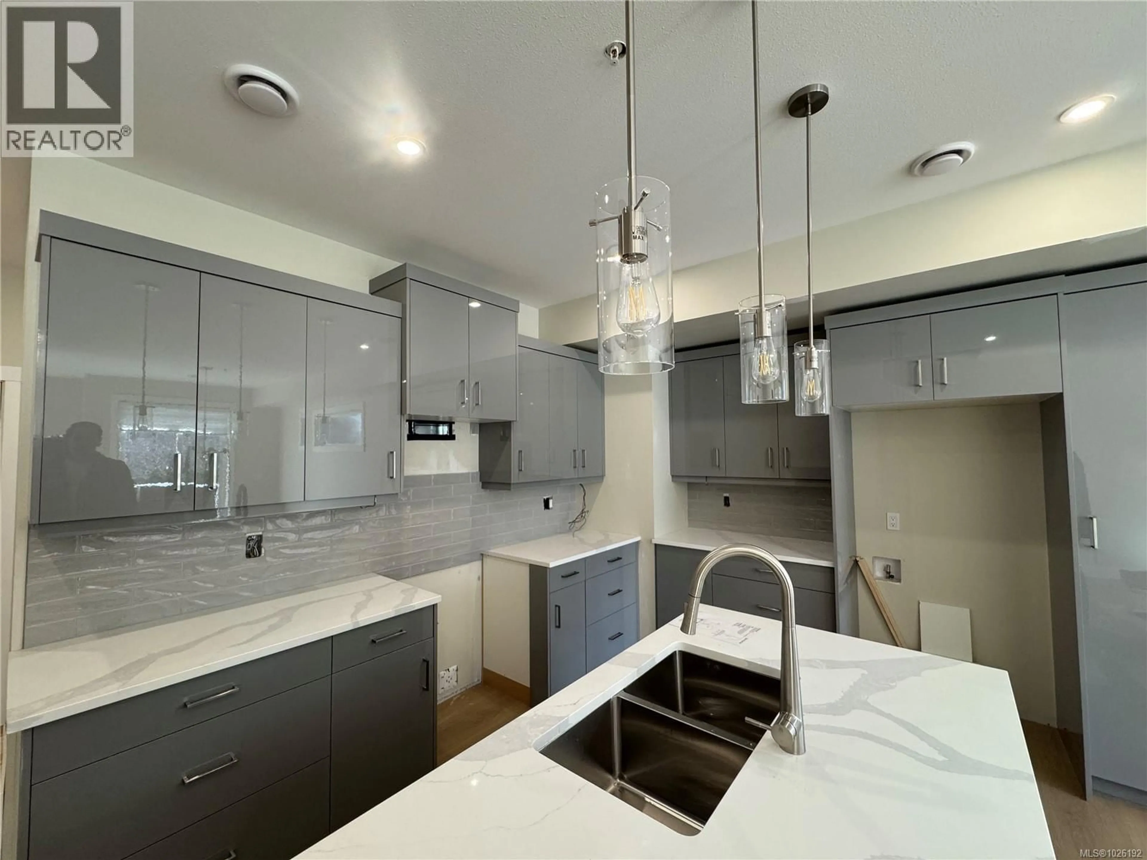 Contemporary kitchen, unknown for 11 LEAM ROAD, Nanaimo British Columbia V9T3N7