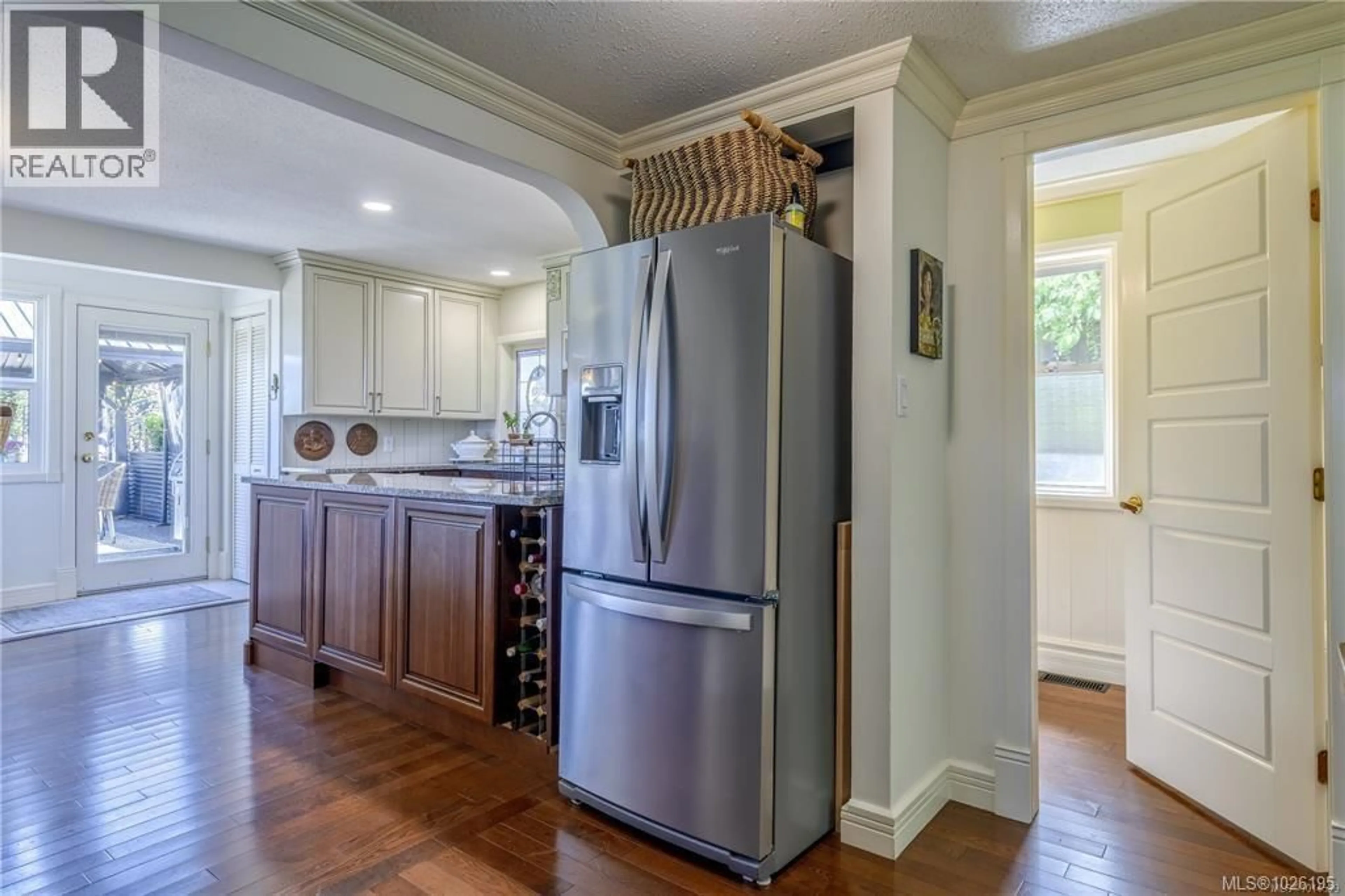 Open concept kitchen, ceramic/tile floor for 377 MILTON STREET, Nanaimo British Columbia V9R2K8