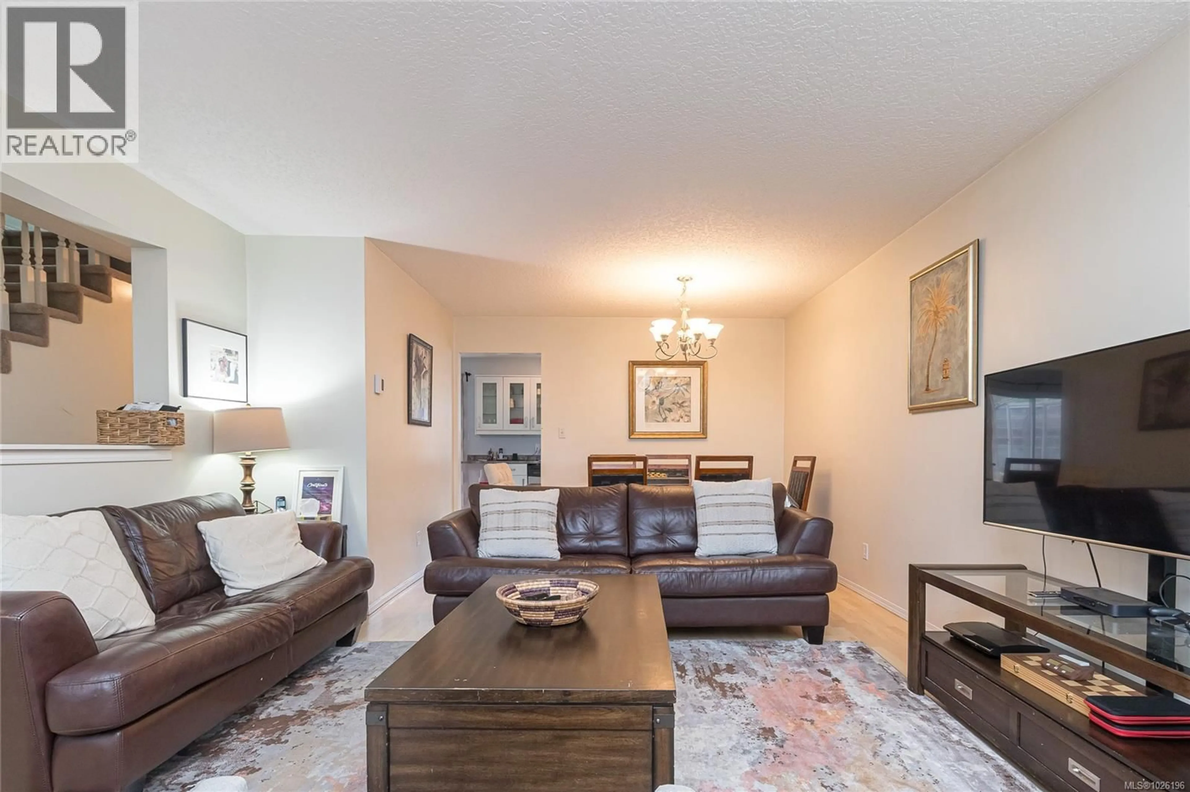 Living room with furniture, unknown for 2882 BELMONT AVENUE, Victoria British Columbia V8R6T3