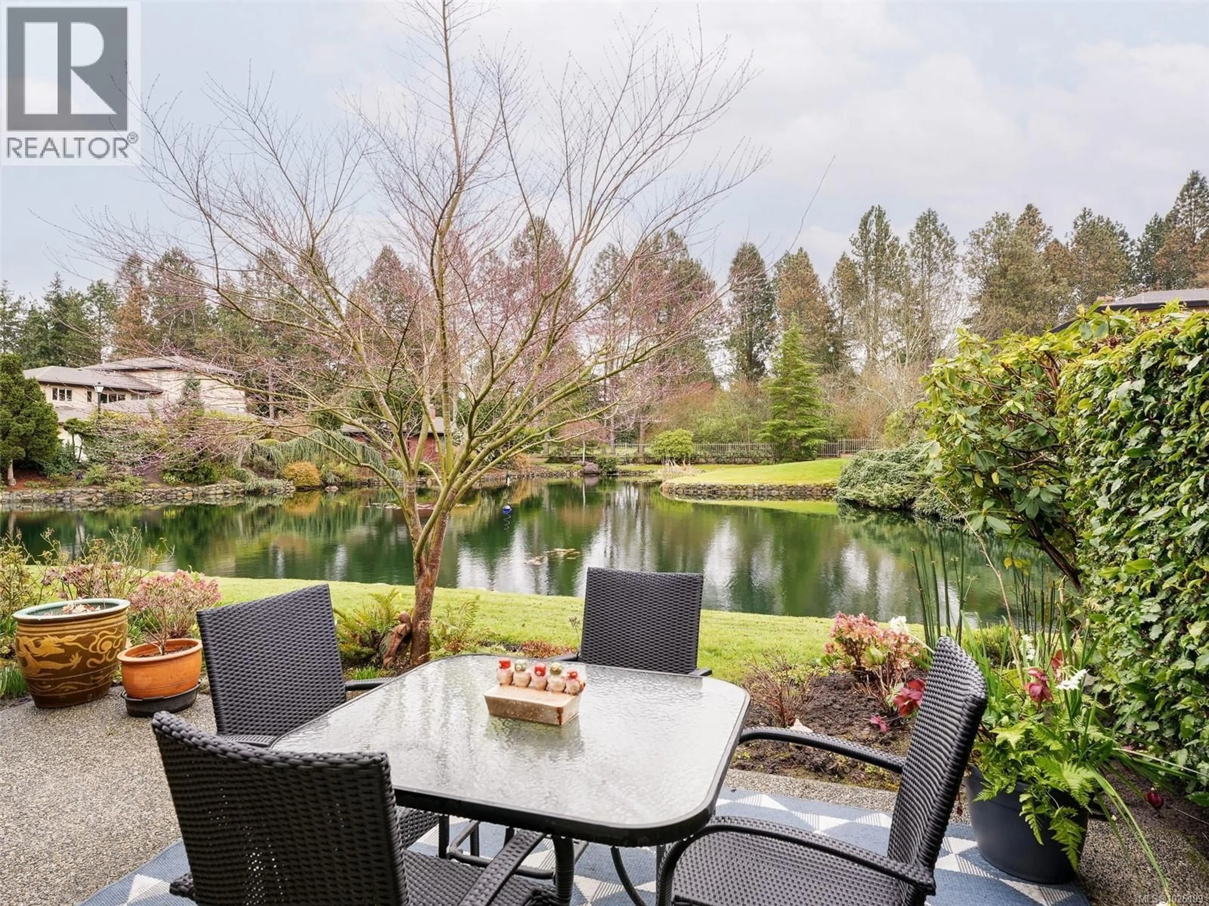 Patio, water/lake/river/ocean view for 125 - 2345 CEDAR HILL CROSS ROAD, Oak Bay British Columbia V8P5M8