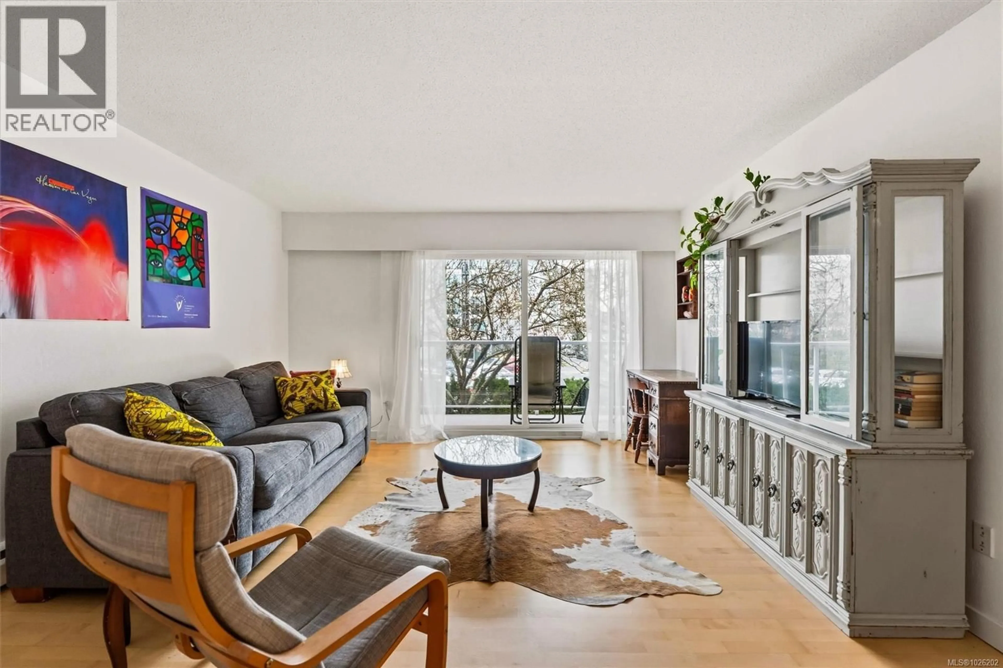 Living room with furniture, unknown for 206 - 1040 ROCKLAND AVENUE, Victoria British Columbia V8V3H5