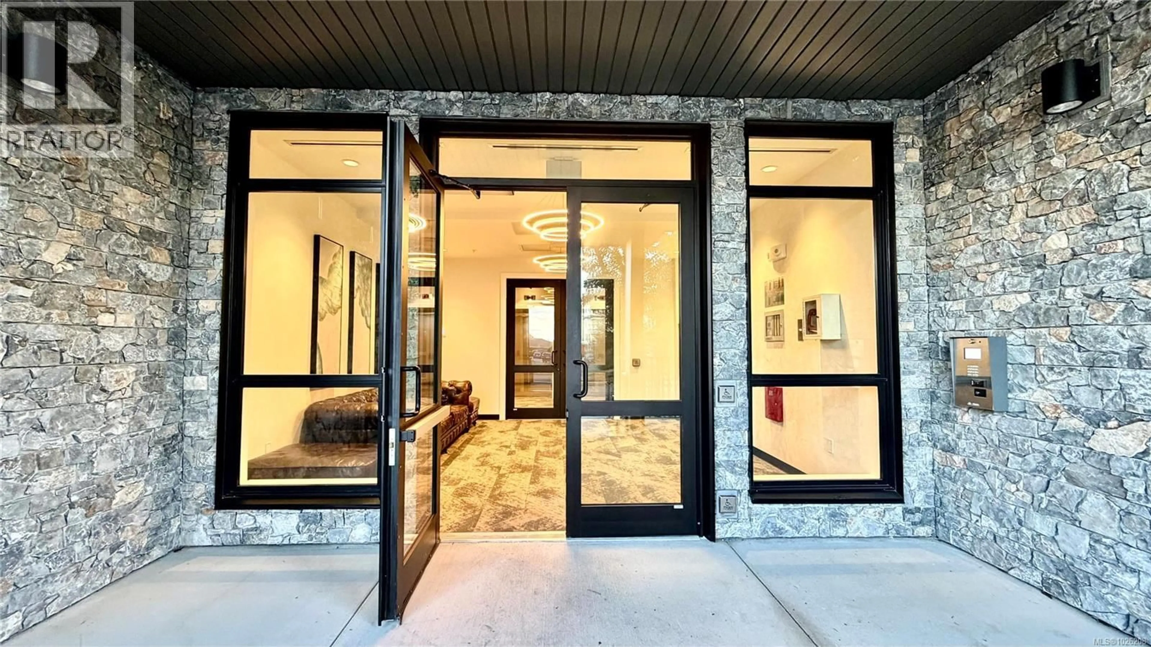 Indoor entryway for 511 - 6320 SENTINAL DRIVE, Nanaimo British Columbia V9V1W4