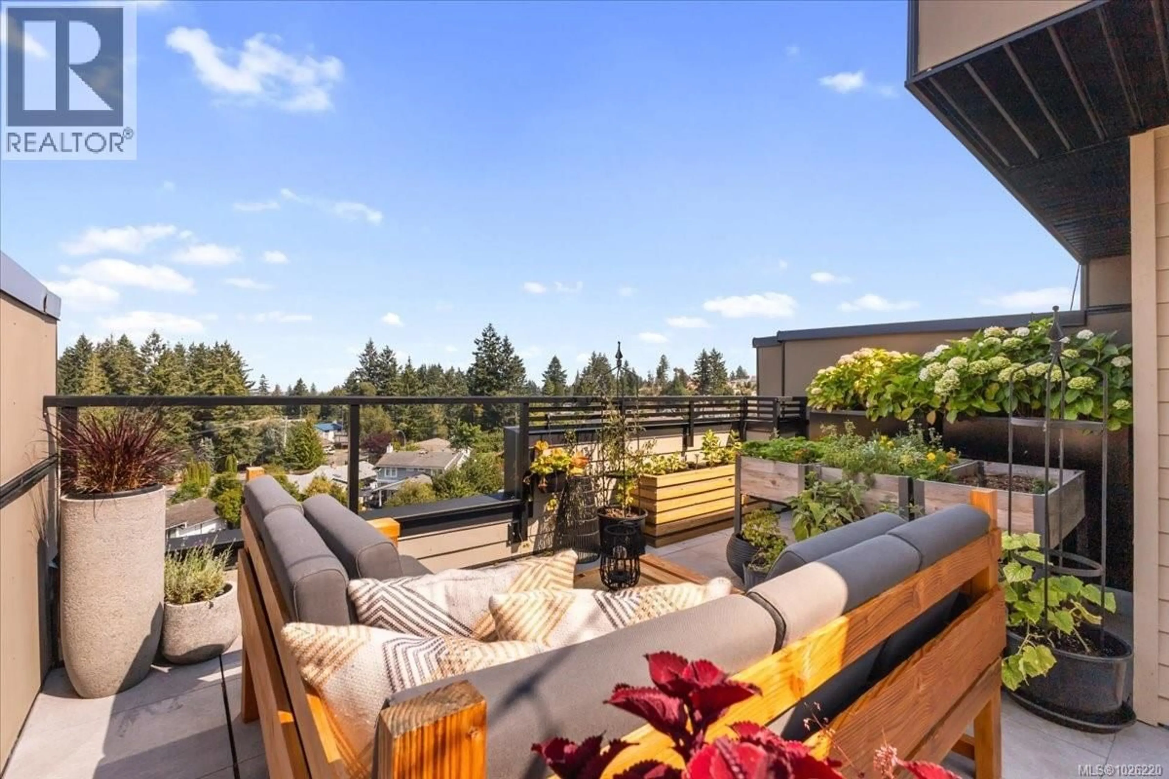 Patio, water/lake/river/ocean view for 102 - 5711 VANDERNEUK ROAD, Nanaimo British Columbia V9T5H3