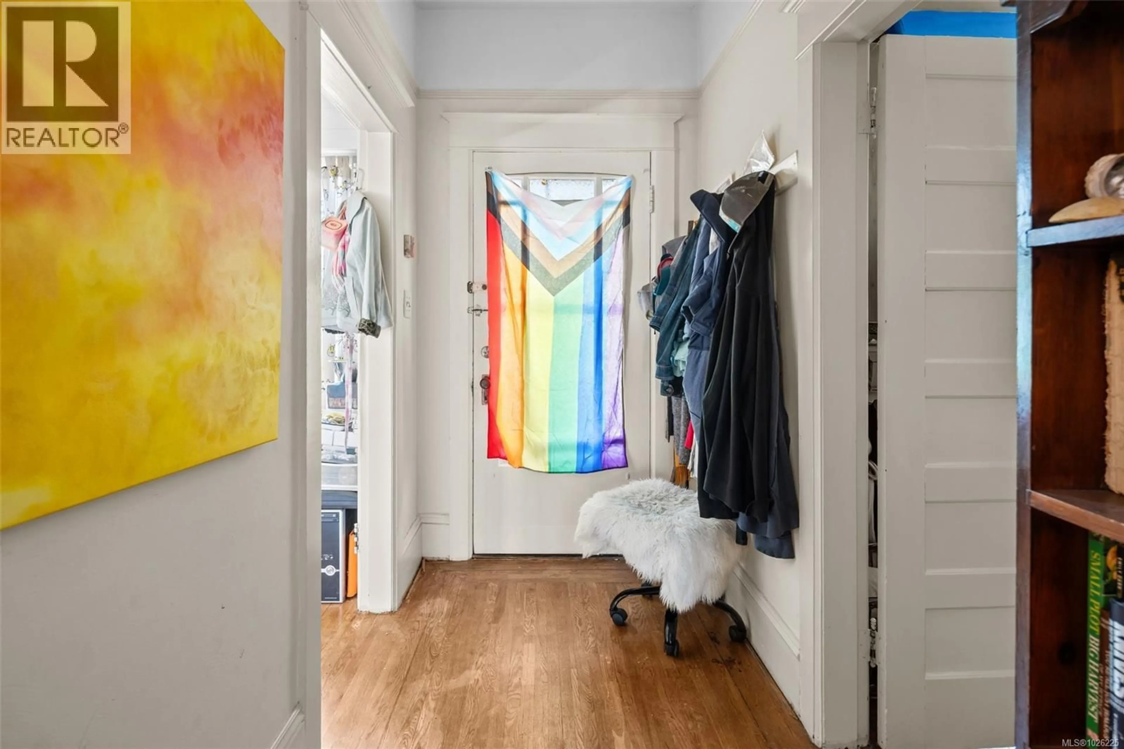 Indoor entryway for 2639 PRIOR STREET, Victoria British Columbia V8T3X7