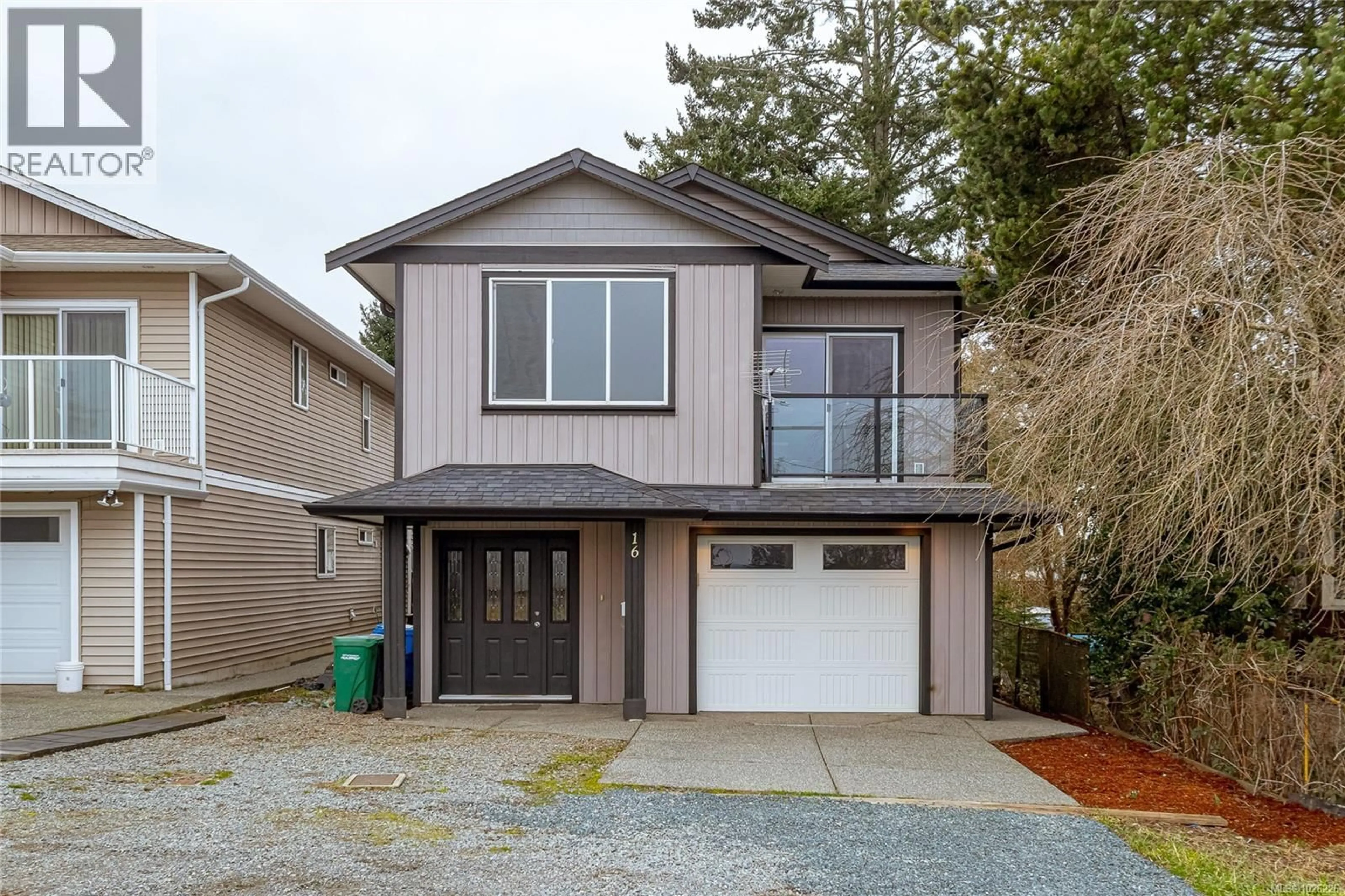 Home with vinyl exterior material, street for 16 VIEW STREET, Nanaimo British Columbia V9R4N4