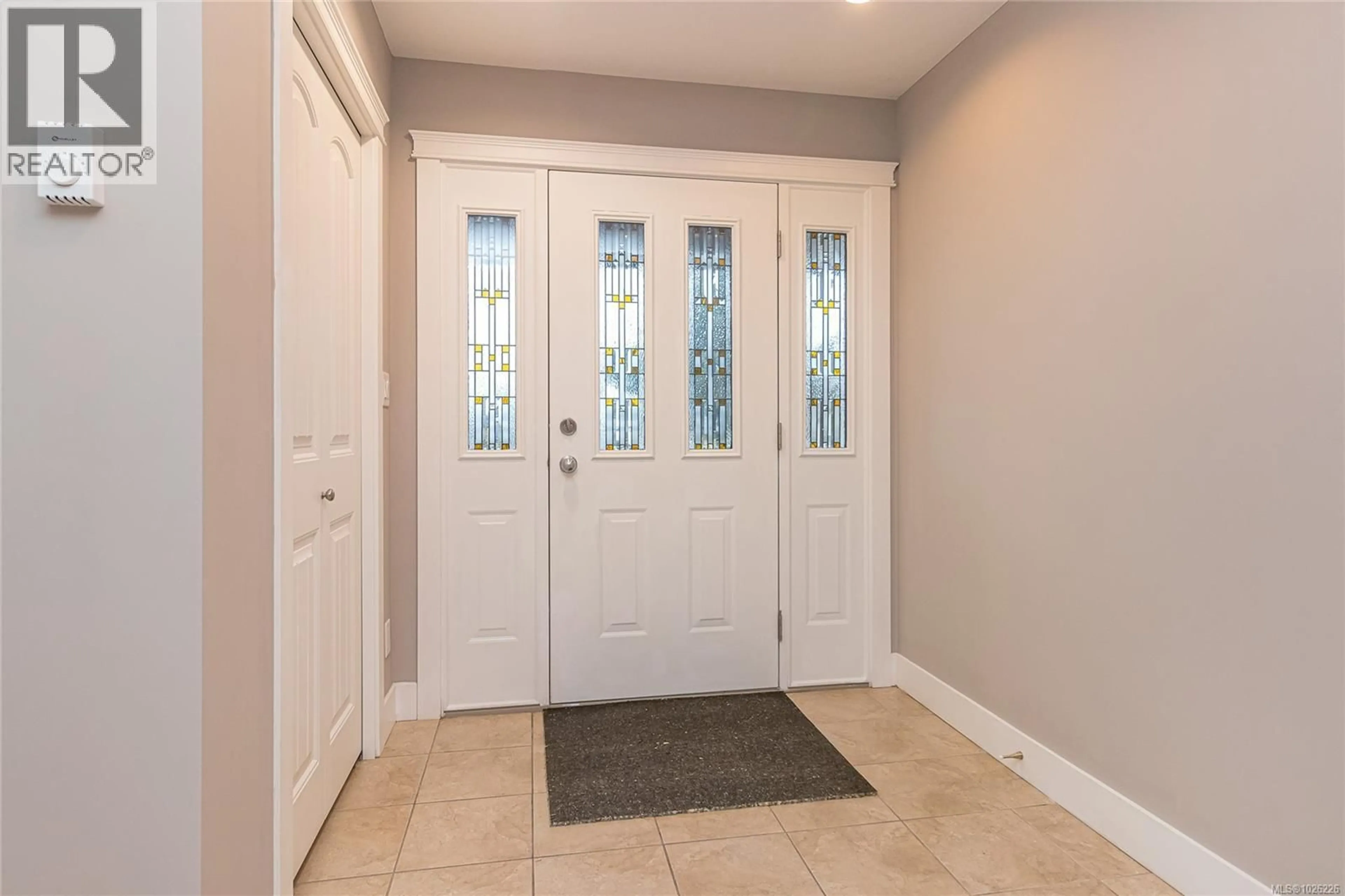 Indoor entryway for 16 VIEW STREET, Nanaimo British Columbia V9R4N4