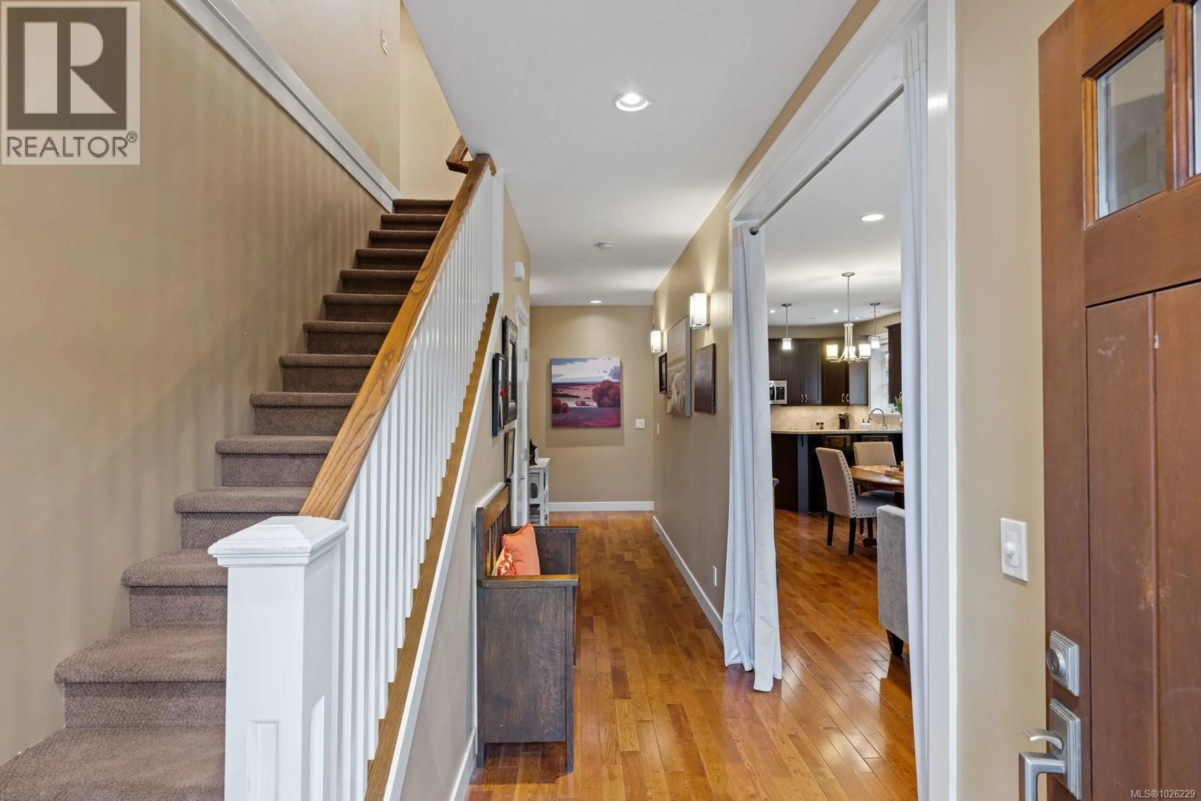 Indoor entryway for 2324 MALAVIEW AVENUE, Sidney British Columbia V8L2E8