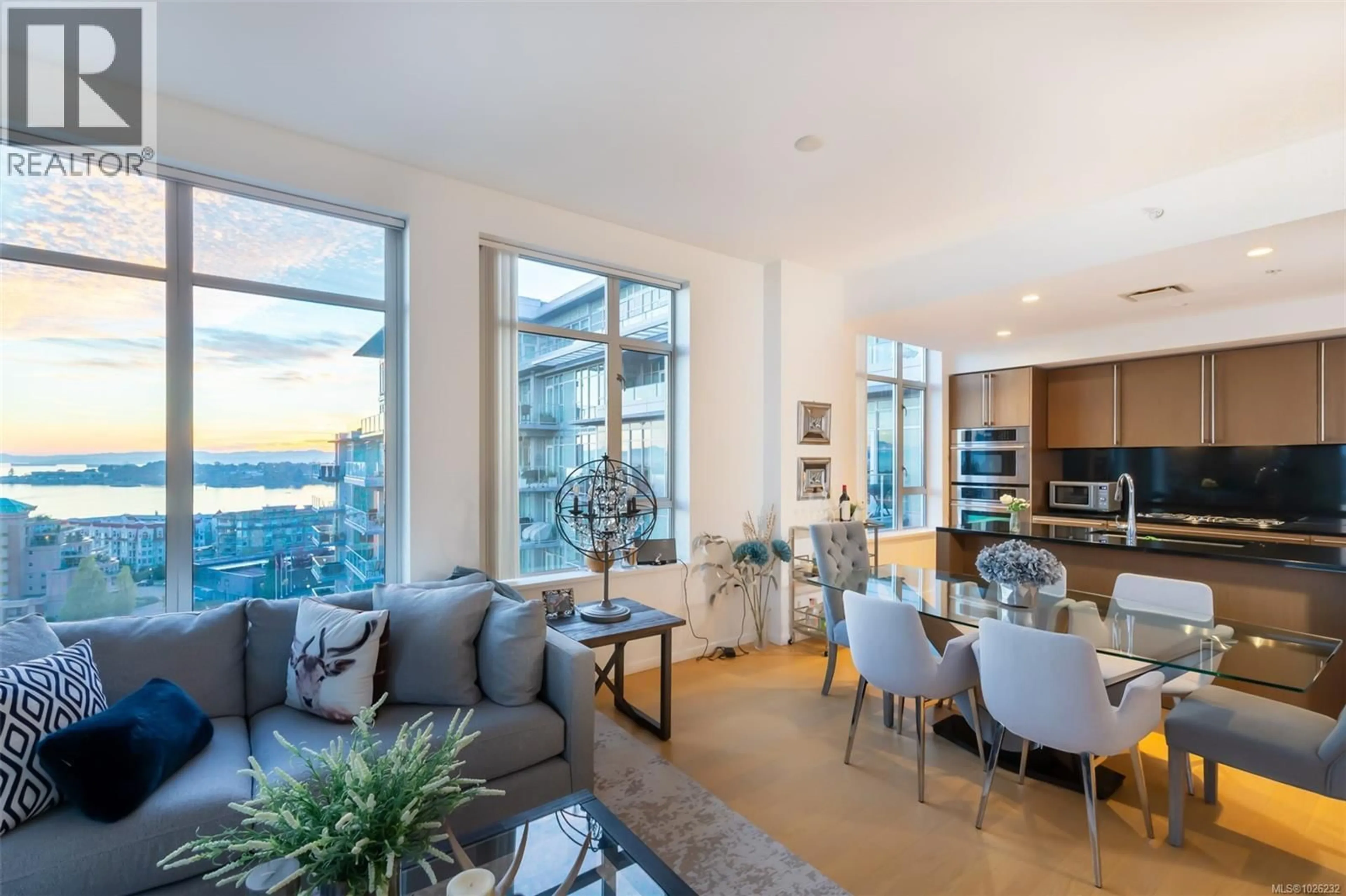 Living room with furniture, unknown for 810 - 100 SAGHALIE ROAD, Victoria British Columbia V9A0A1