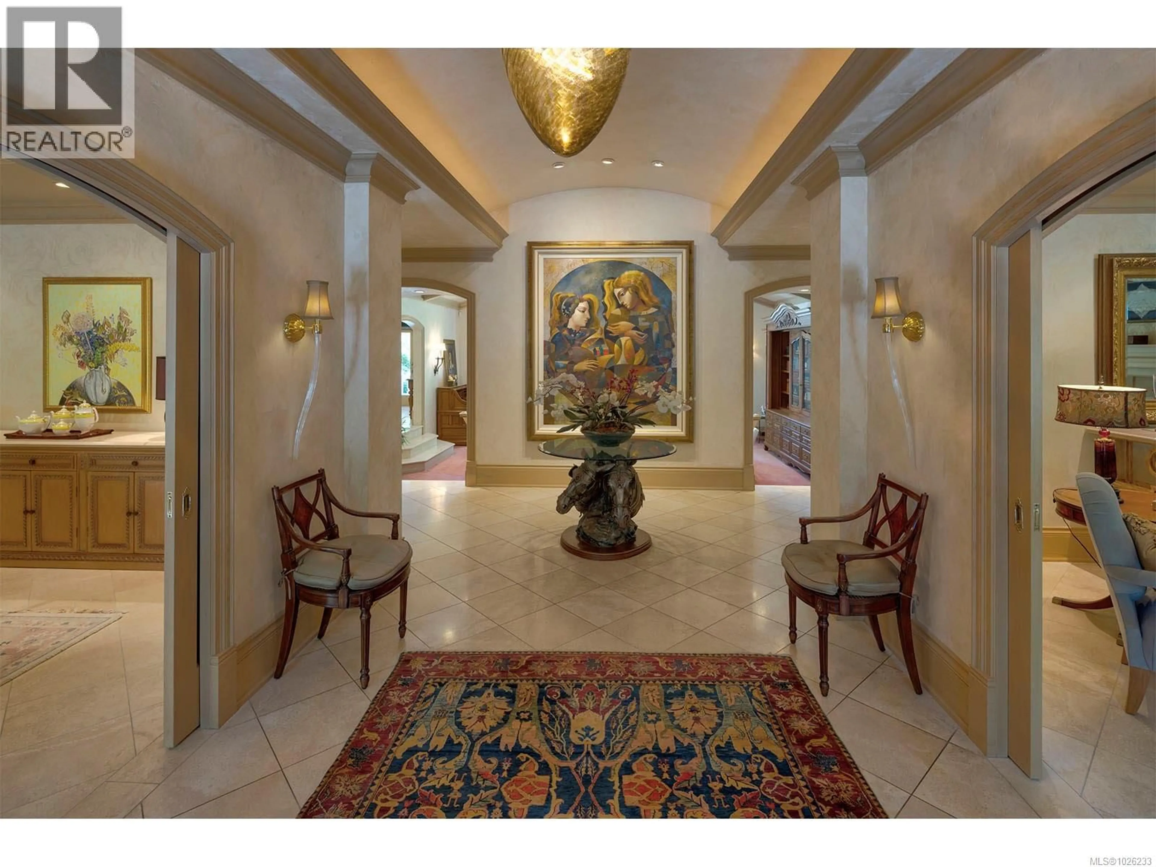 Indoor foyer for 3445 BEACH DRIVE, Oak Bay British Columbia V8R6M6