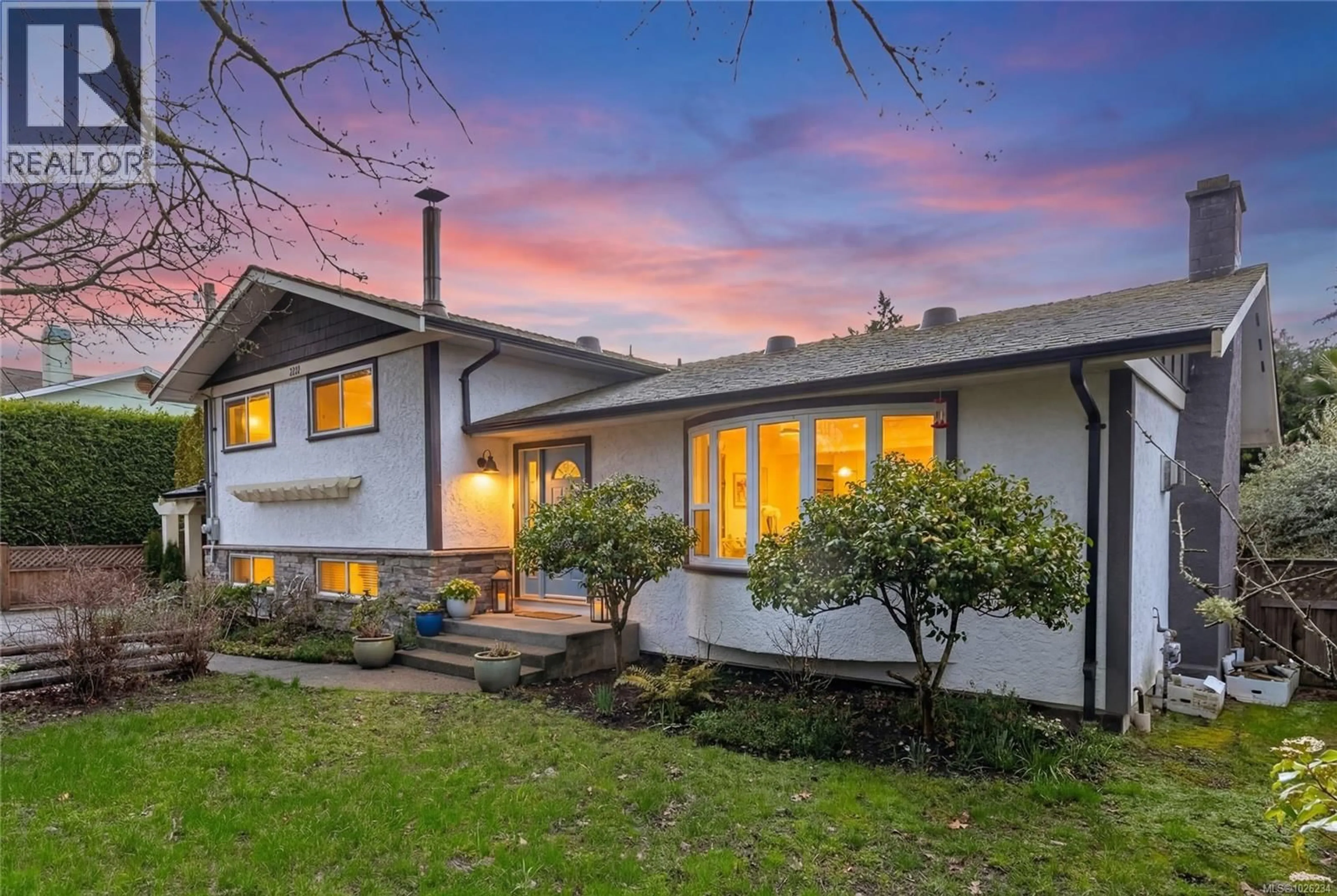 A pic from outside/outdoor area/front of a property/back of a property/a pic from drone, unknown for 1117 CLARKE ROAD, Central Saanich British Columbia V8M1E2