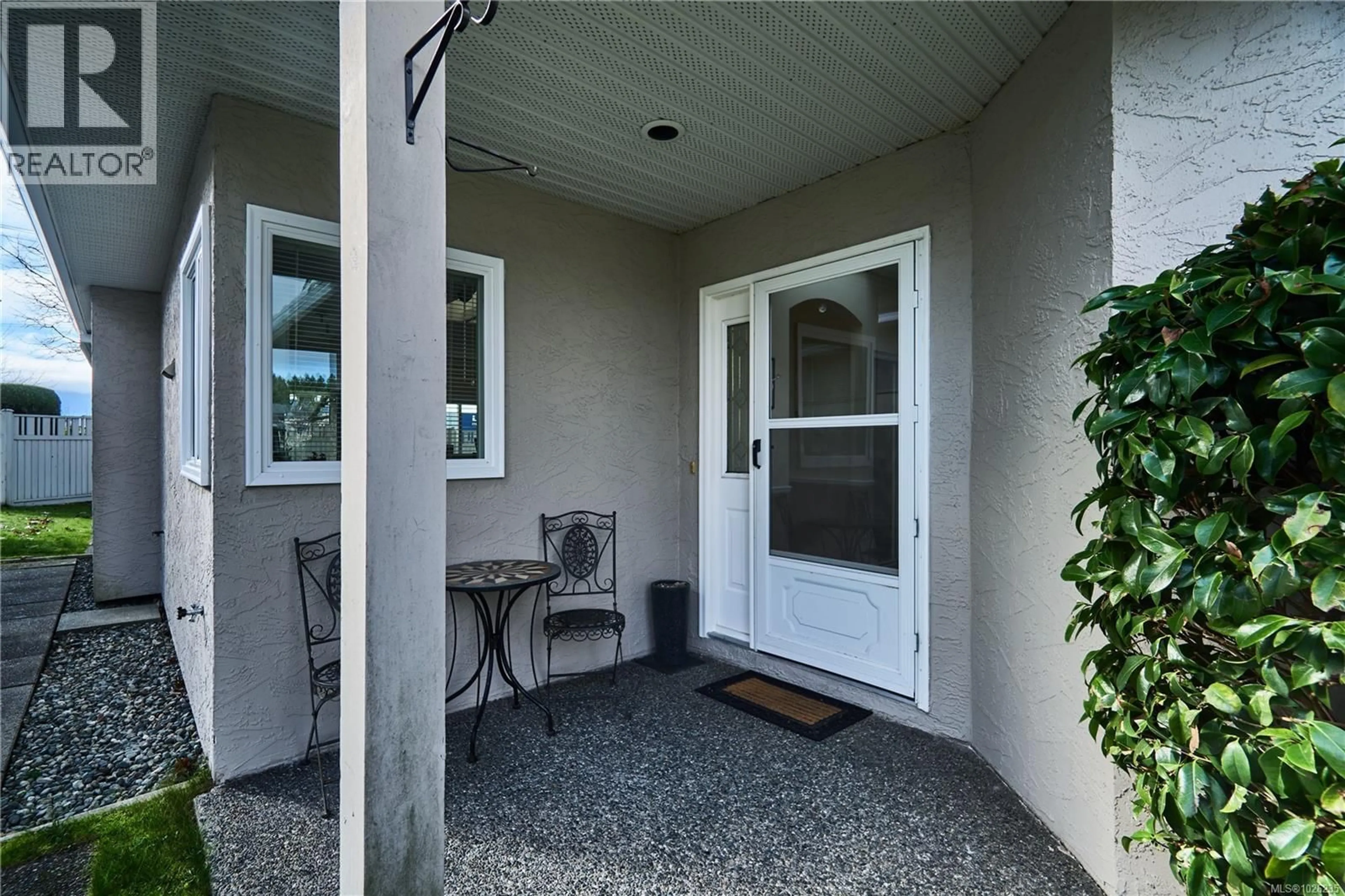 Indoor entryway for 5887 PRIMROSE DRIVE, Nanaimo British Columbia V9T6B8