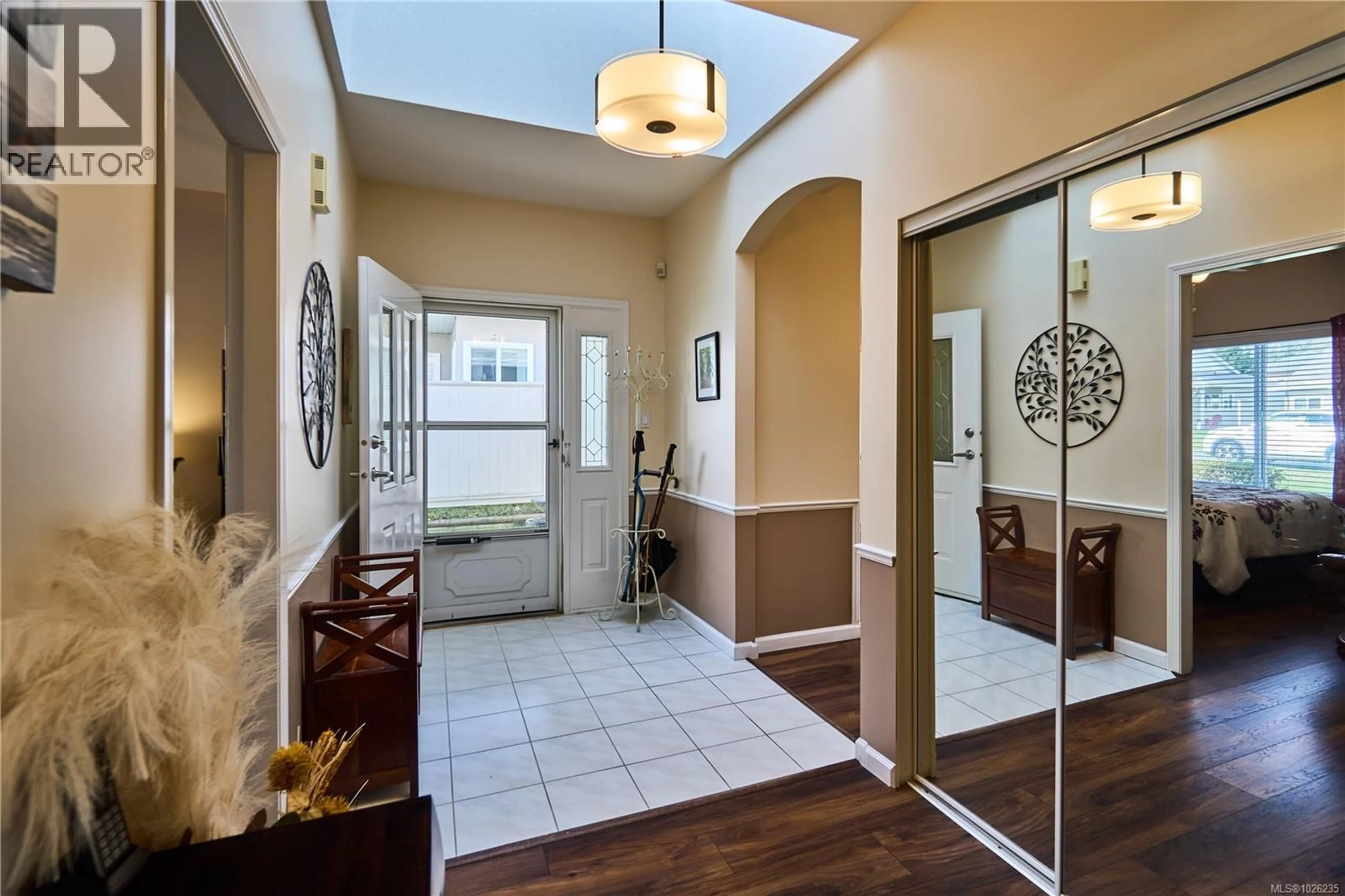 Indoor entryway for 5887 PRIMROSE DRIVE, Nanaimo British Columbia V9T6B8