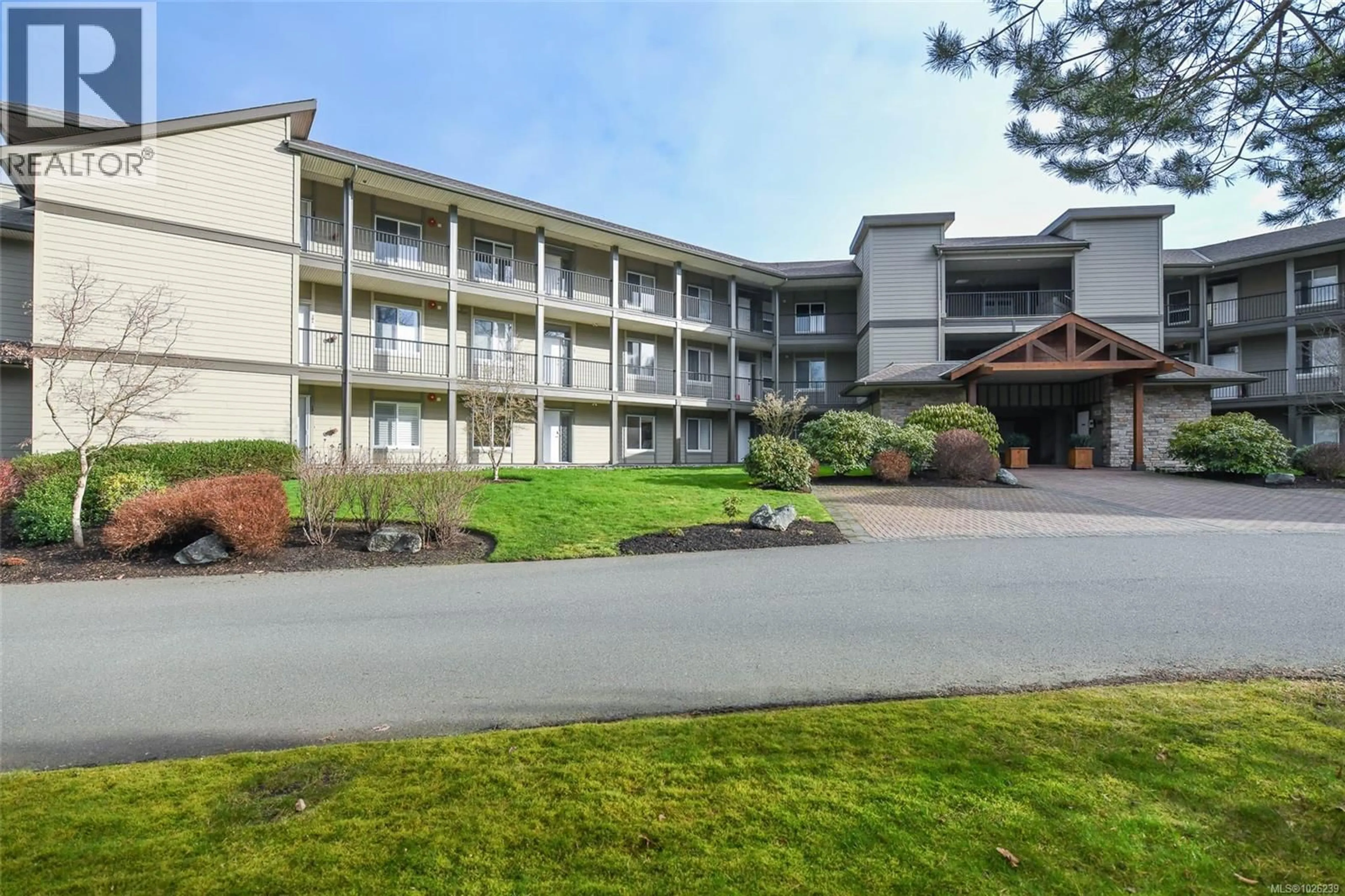 Patio, mountain view for 102 - 199 31ST STREET, Courtenay British Columbia V9N8X1