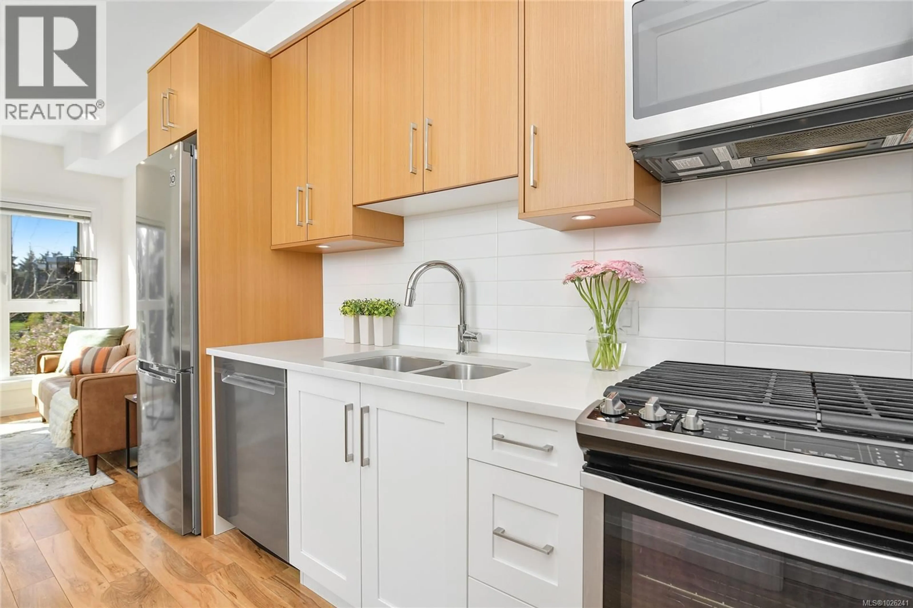 Standard kitchen, unknown for 209 - 745 TRAVINO LANE, Saanich British Columbia V8Z0E5