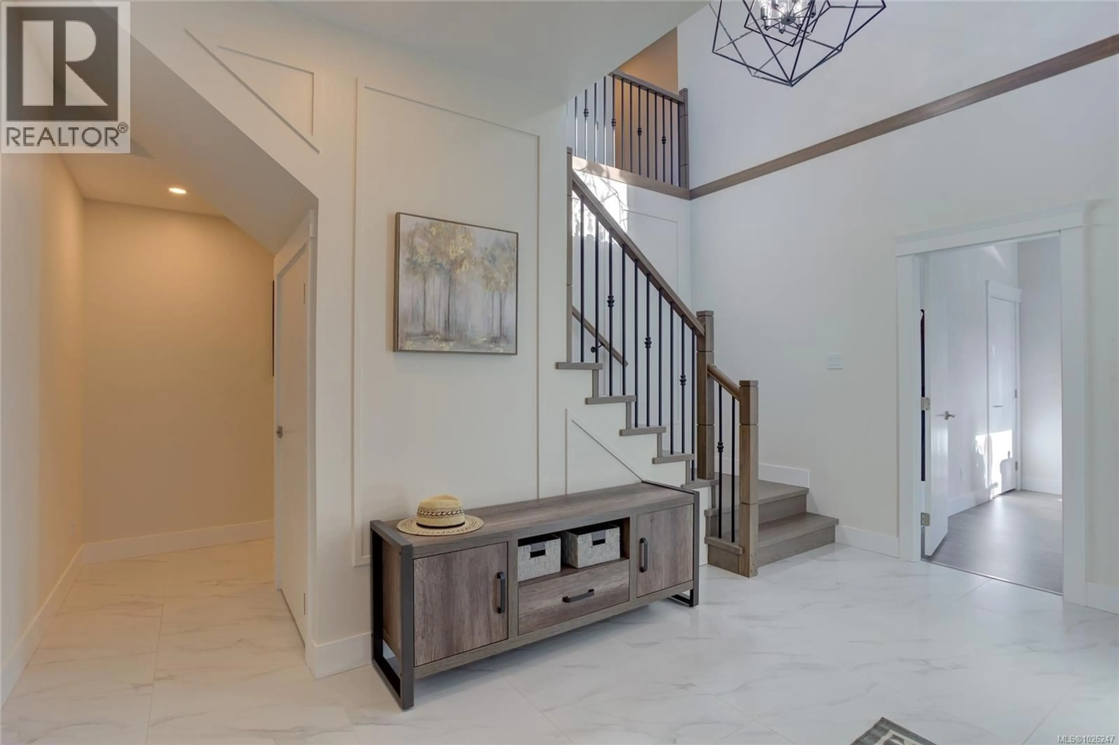 Indoor entryway for 1218 VIEWTOP ROAD, Duncan British Columbia V9L0H7