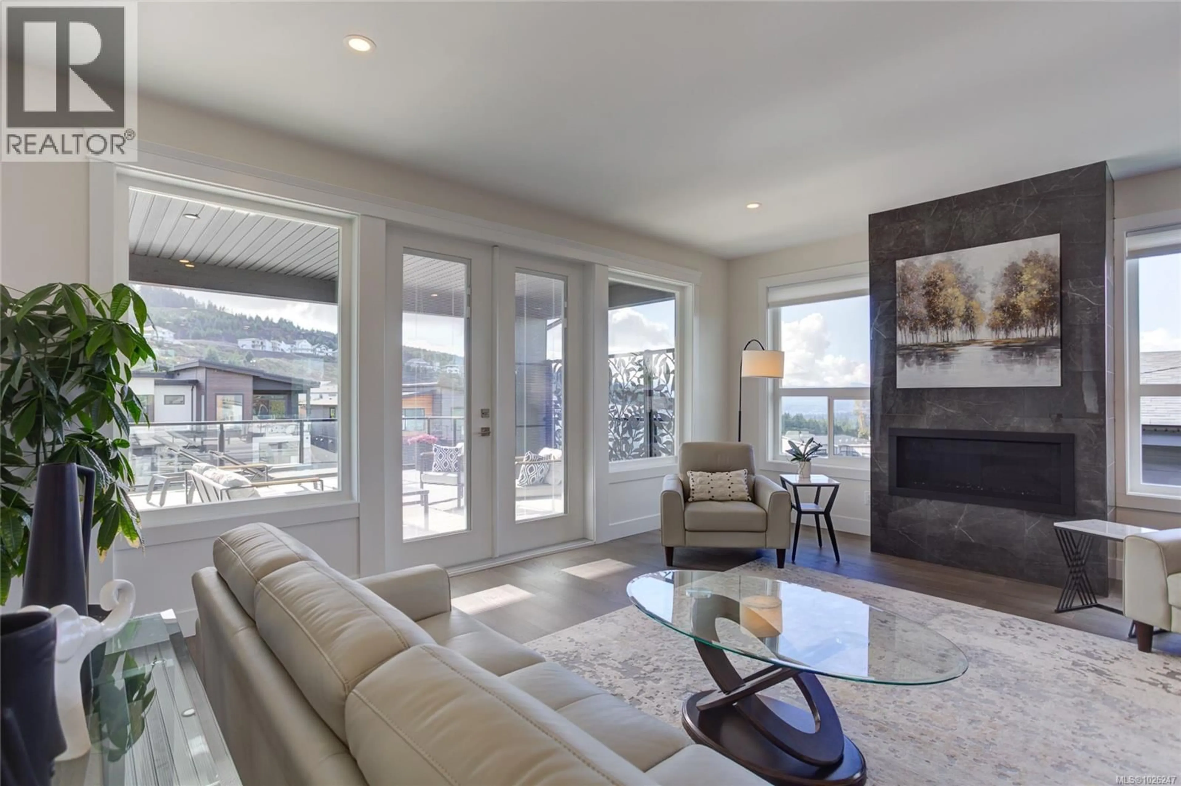 Living room with furniture, unknown for 1218 VIEWTOP ROAD, Duncan British Columbia V9L0H7