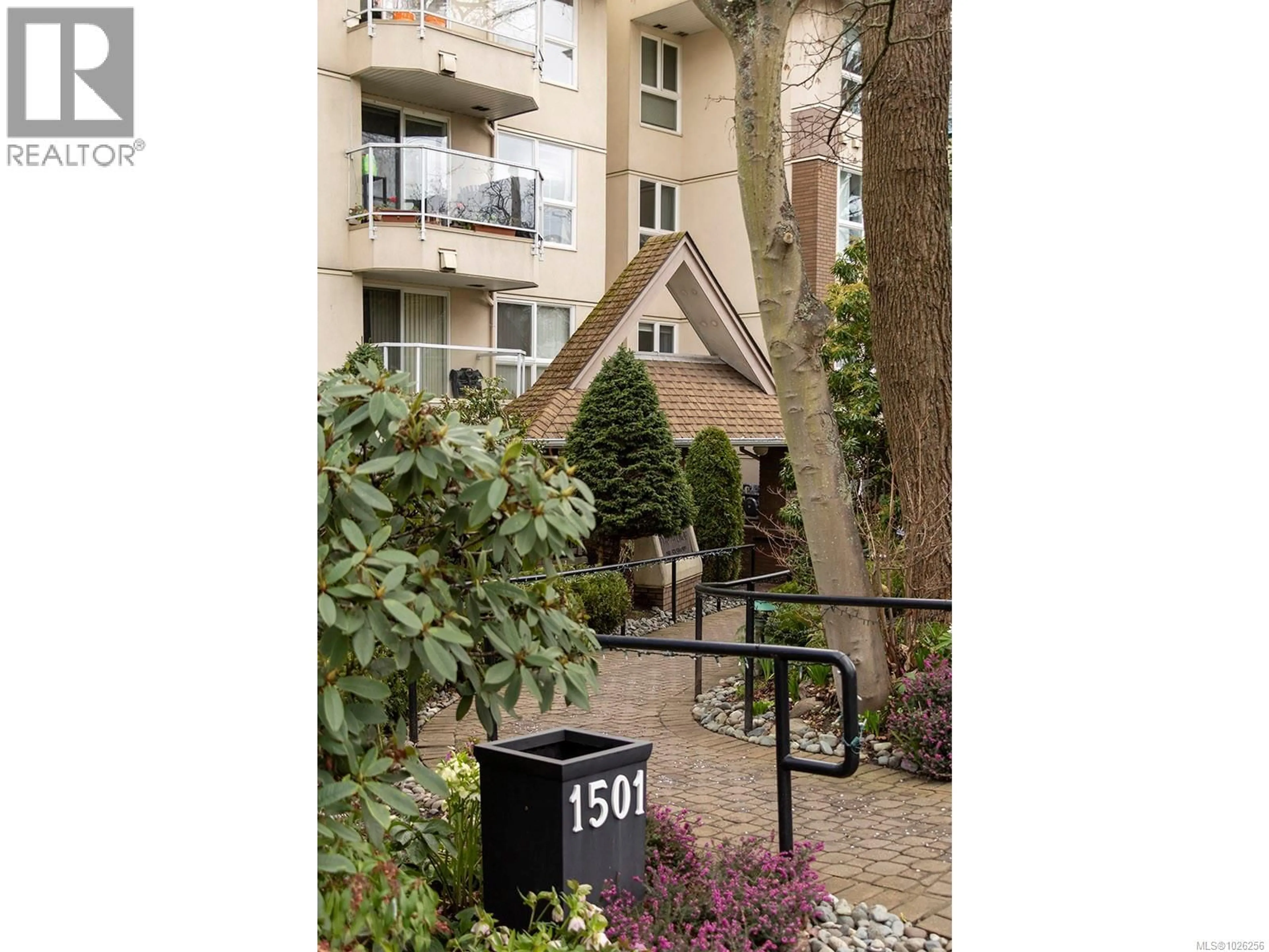 Unknown for 202 - 1501 RICHMOND AVENUE, Victoria British Columbia V8R4R2