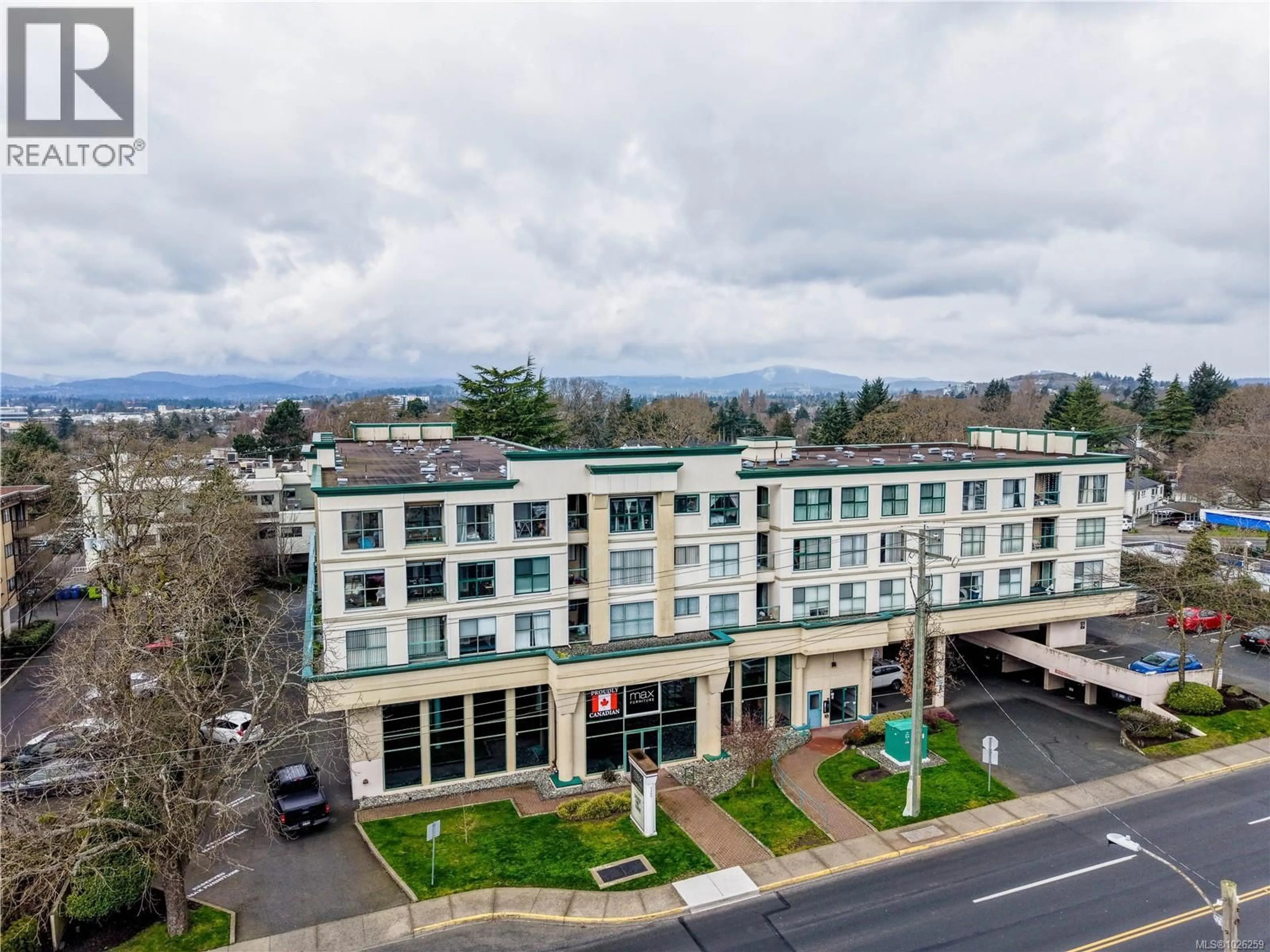 A pic from outside/outdoor area/front of a property/back of a property/a pic from drone, unknown for 405 - 3460 QUADRA STREET, Saanich British Columbia V8X1G6