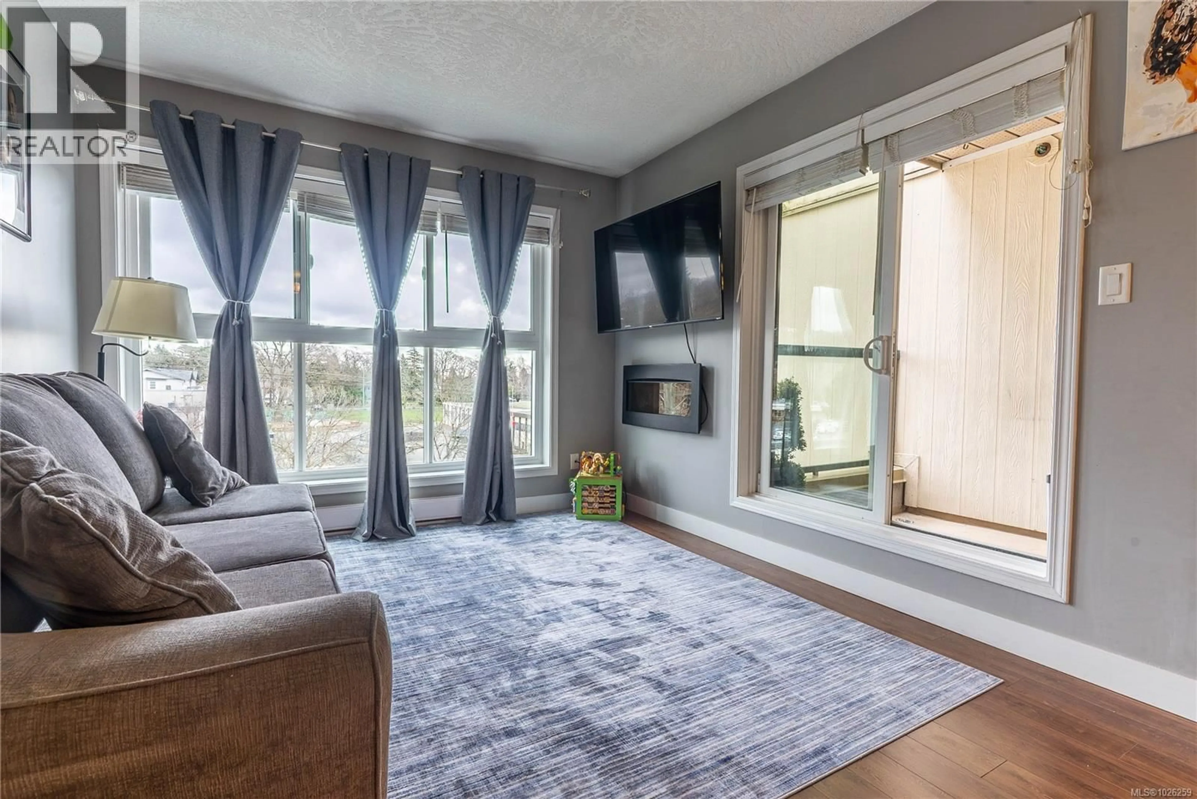 Living room with furniture, unknown for 405 - 3460 QUADRA STREET, Saanich British Columbia V8X1G6