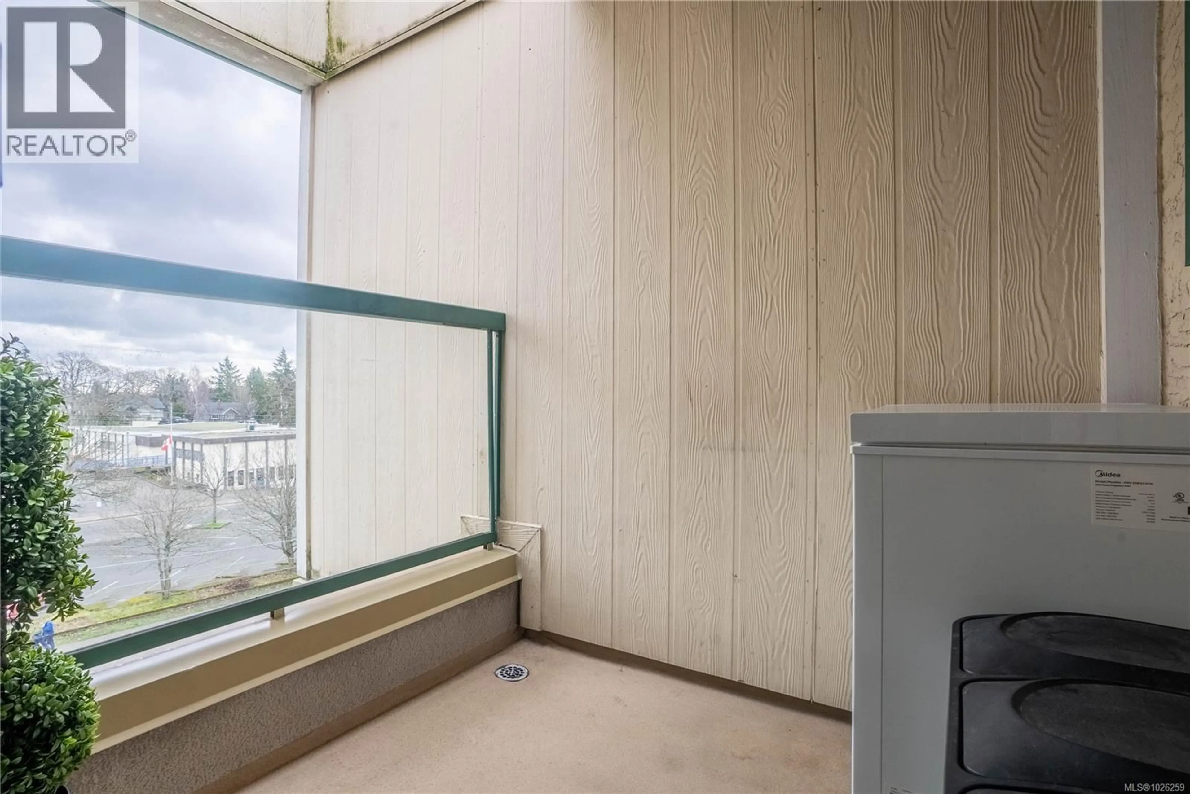 A pic of a room for 405 - 3460 QUADRA STREET, Saanich British Columbia V8X1G6