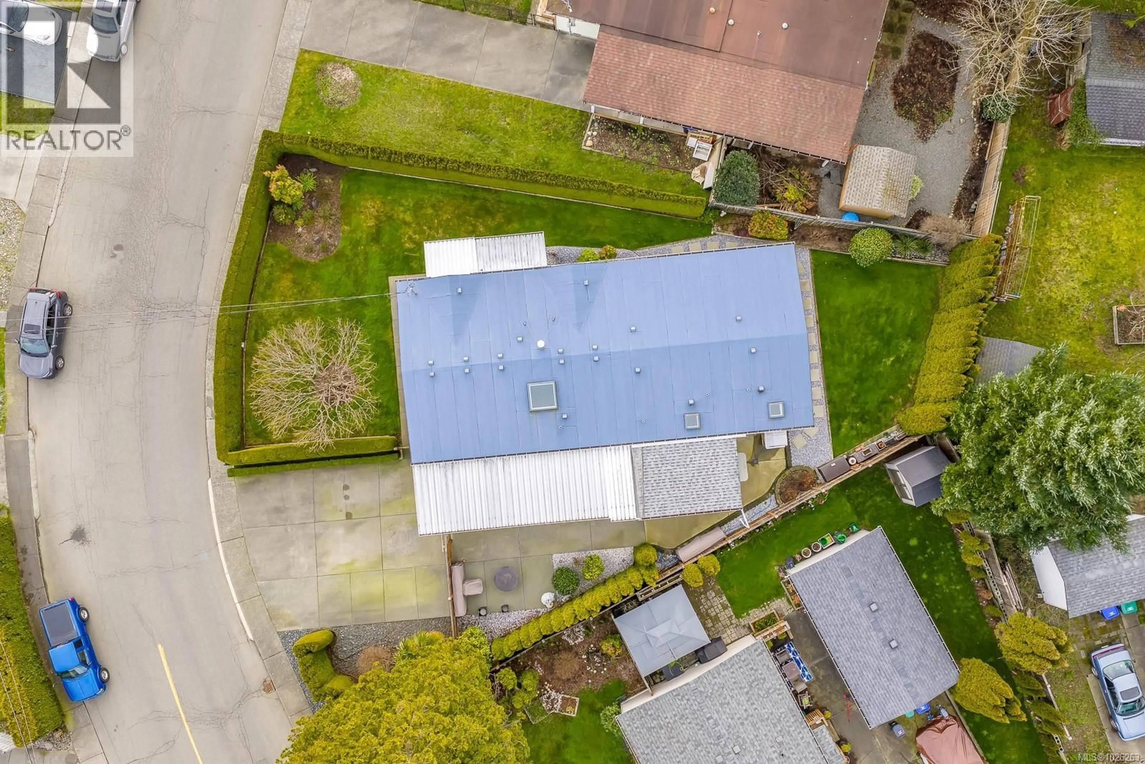 A pic from outside/outdoor area/front of a property/back of a property/a pic from drone, building for 2184 6TH STREET EAST, Courtenay British Columbia V9N7L8