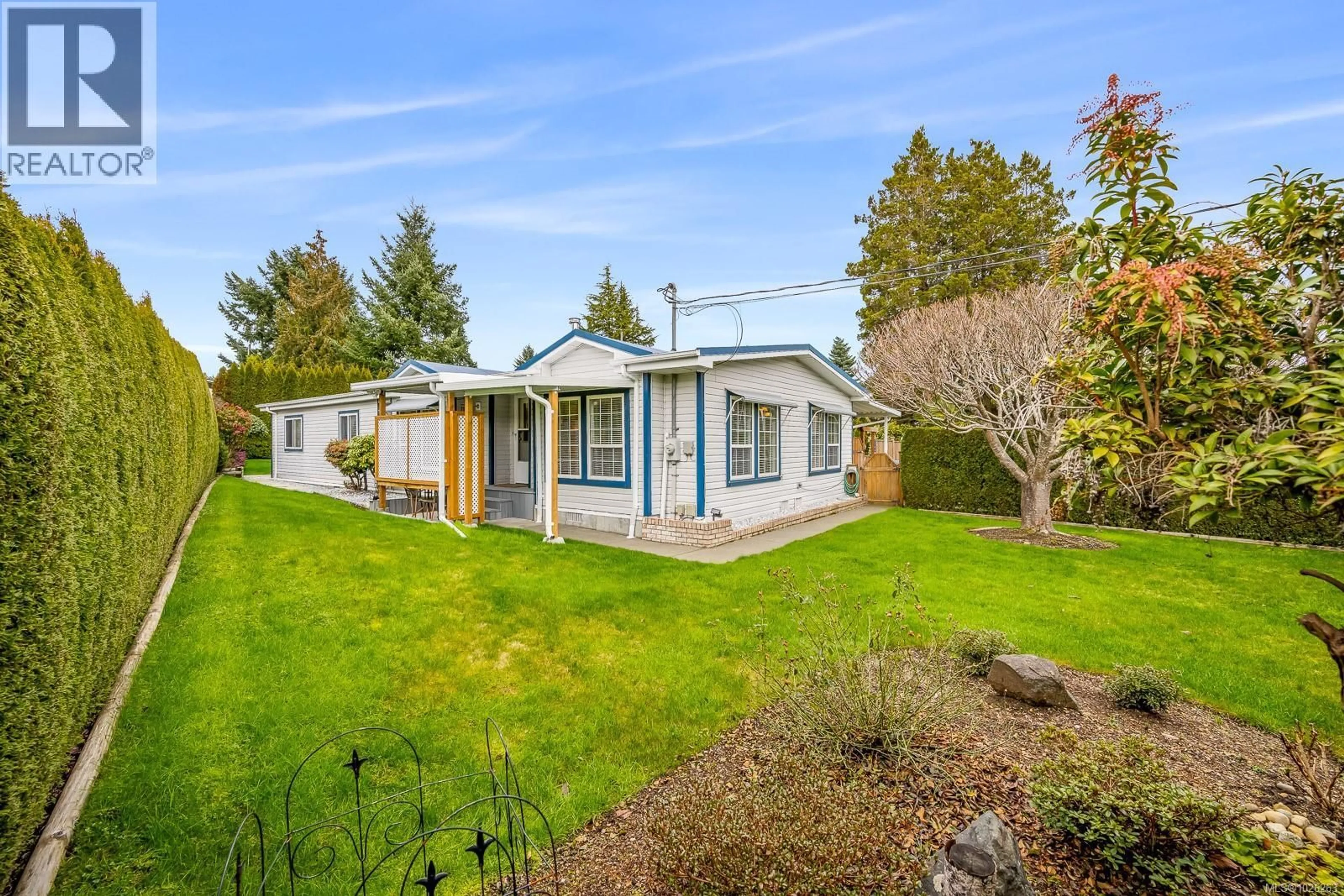 A pic from outside/outdoor area/front of a property/back of a property/a pic from drone, street for 2184 6TH STREET EAST, Courtenay British Columbia V9N7L8